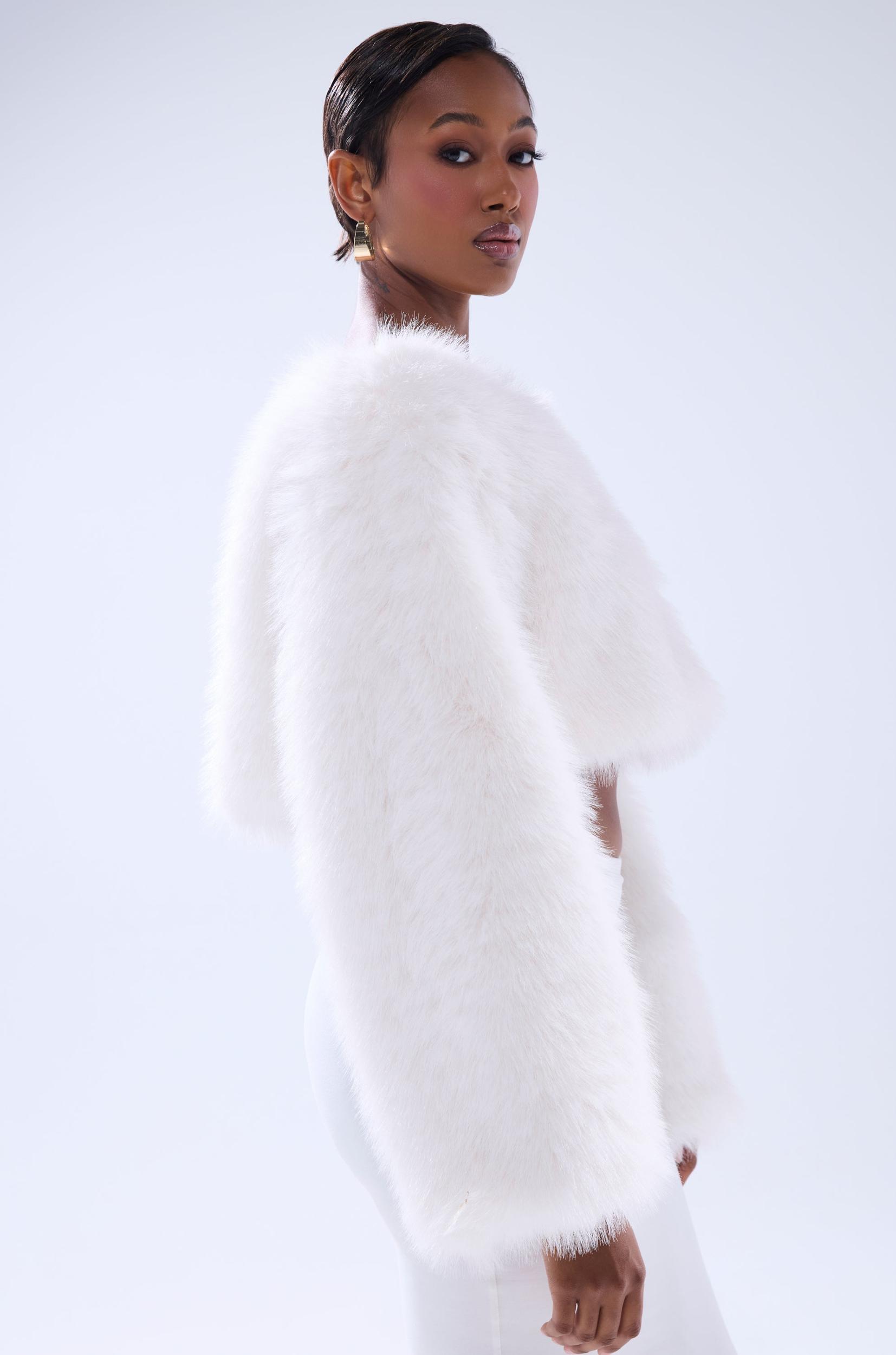 COMFY COZY CROPPED SWEATER Product Image
