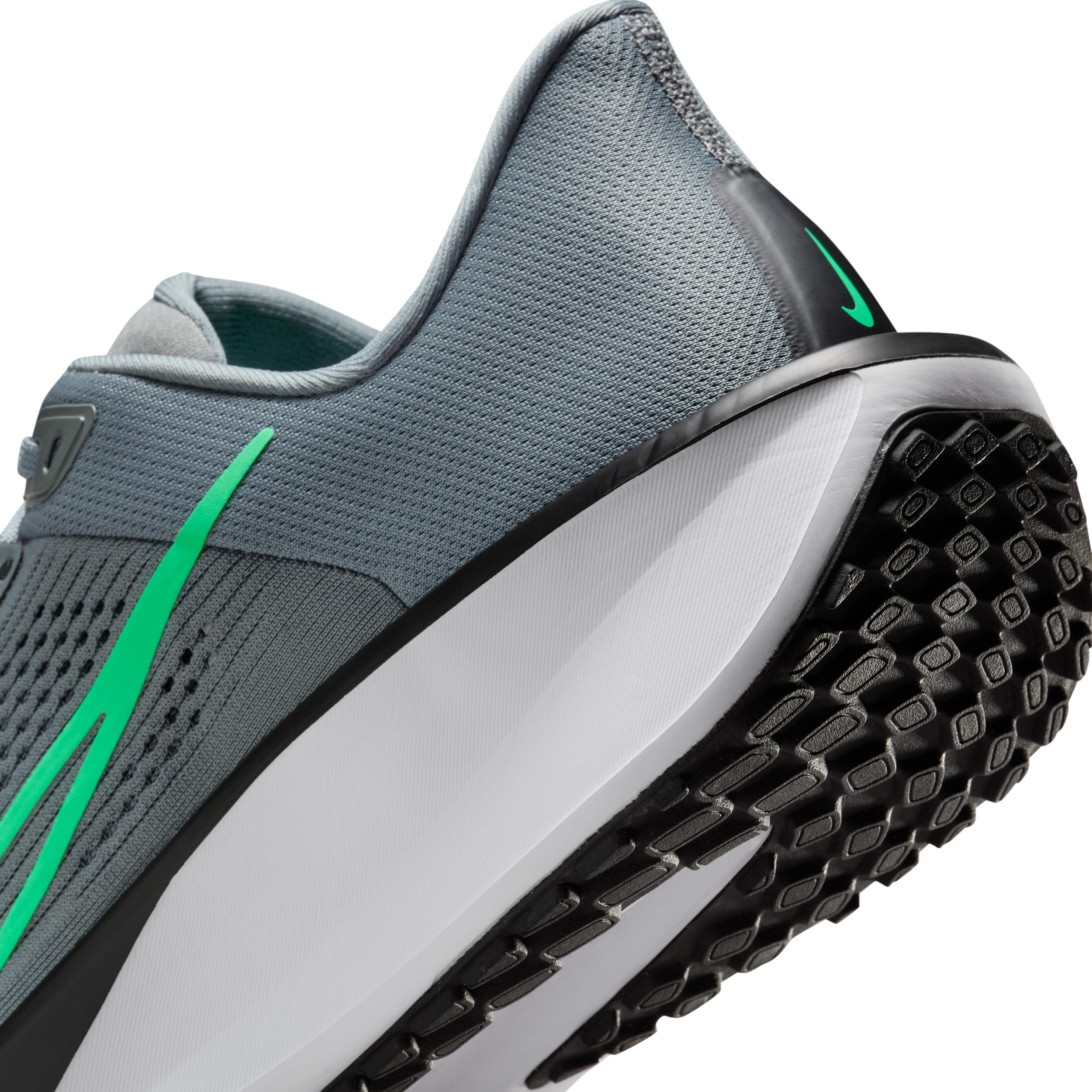 Nike Mens Quest Road Running Shoes | FD6033-009 Product Image