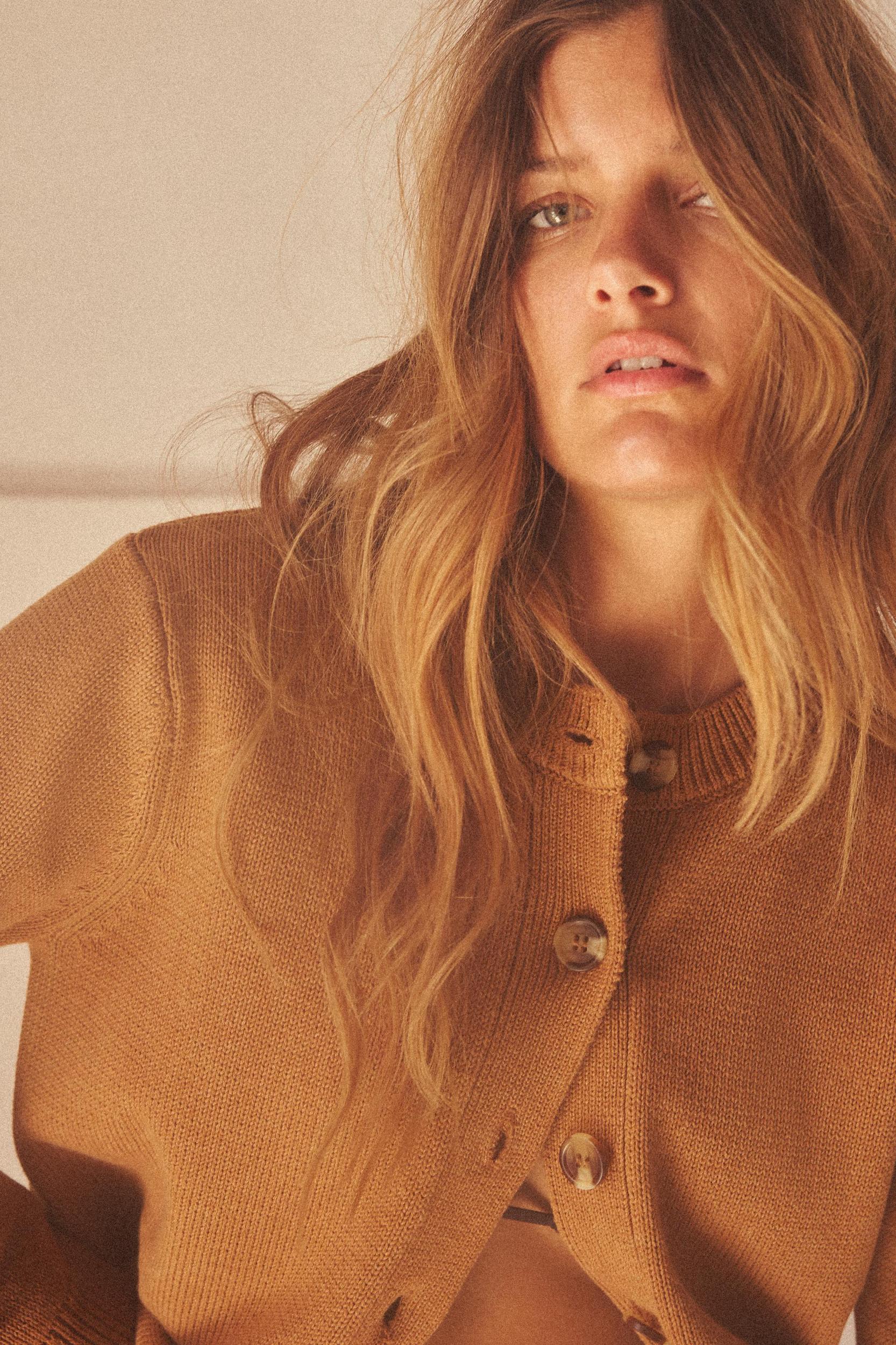 SMOOTH KNIT CARDIGAN Product Image