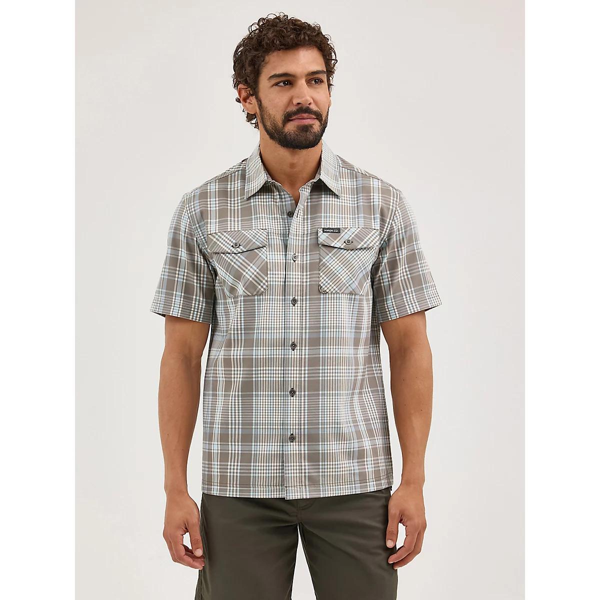 Men's Evergreen Short Sleeve Utility Shirt | Men's SHIRTS | Wrangler® Product Image