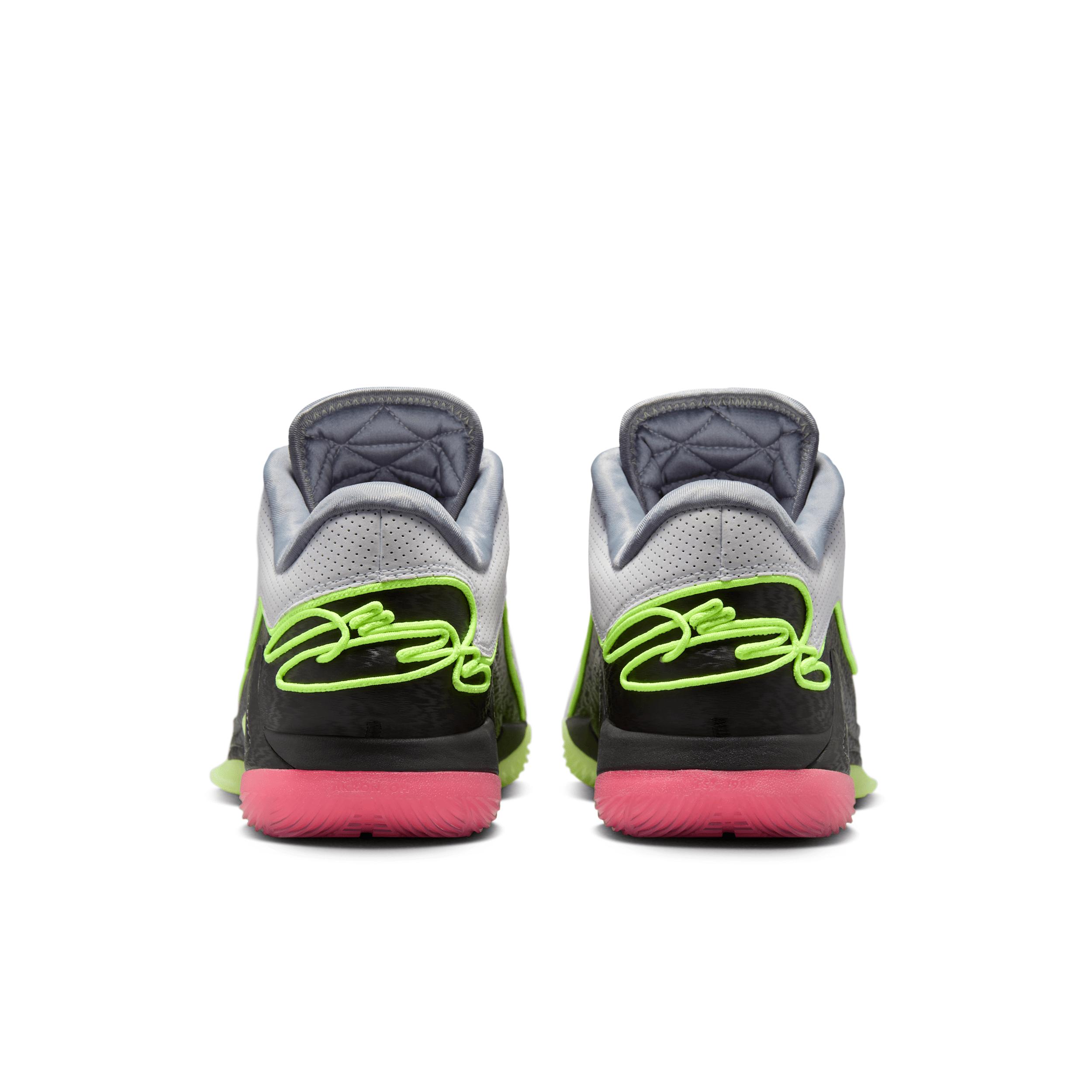 Nike Men's LeBron XXII Basketball Shoes Product Image