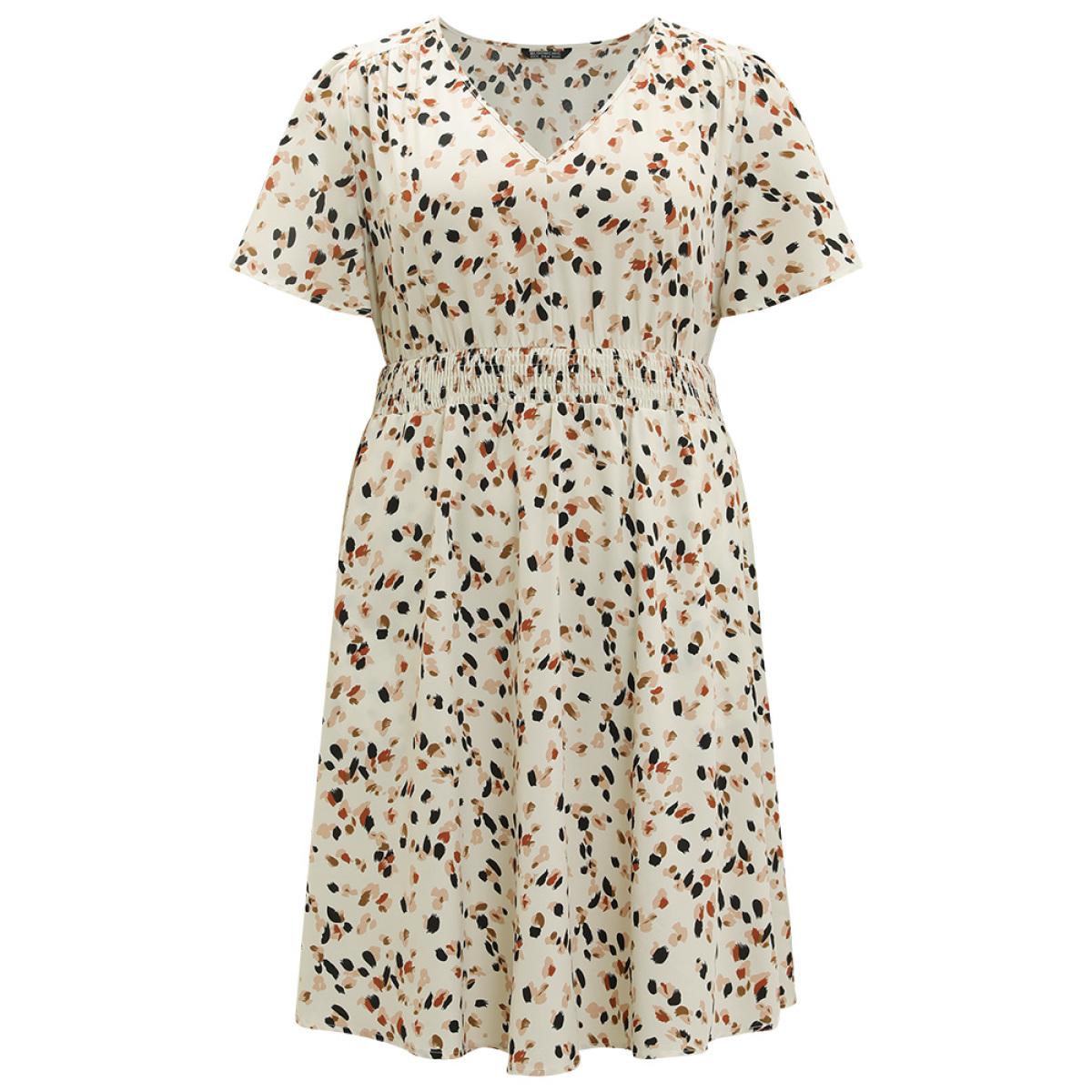 Plus Size Allover Print Shirred Pocket V Neck Dress Apricot Women Office Printed V-neck Short sleeve Curvy Knee Dress BloomChic 14-16/1X Product Image