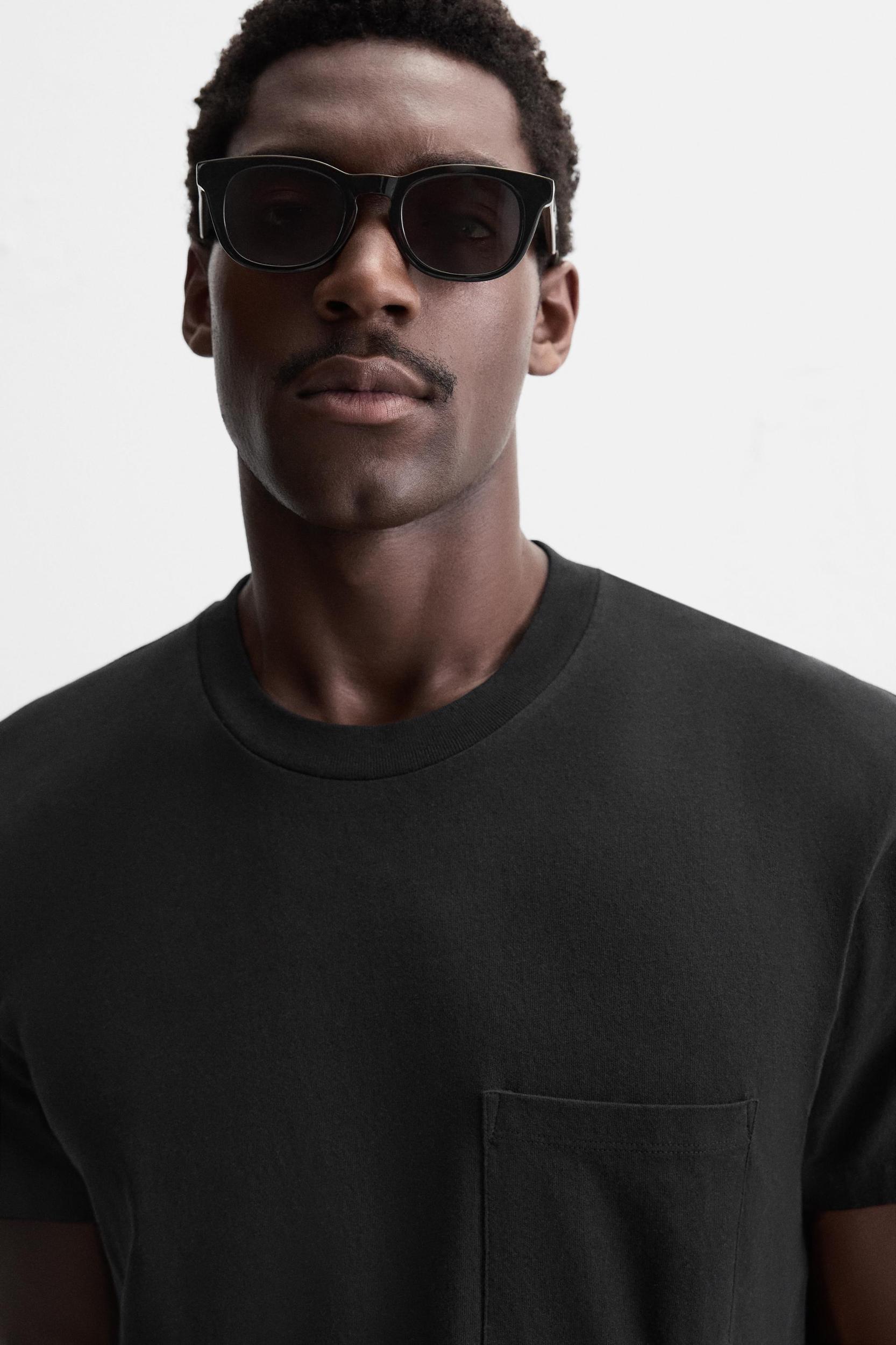 POCKET T-SHIRT Product Image