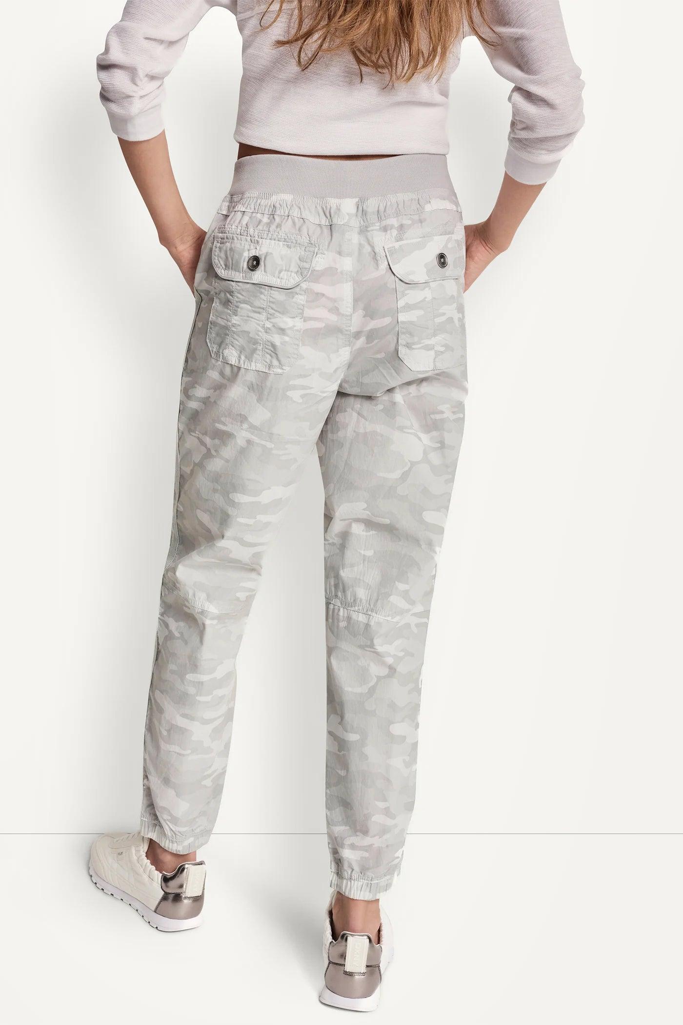 HIGH-RISE SLIM UTILITY JOGGER Product Image