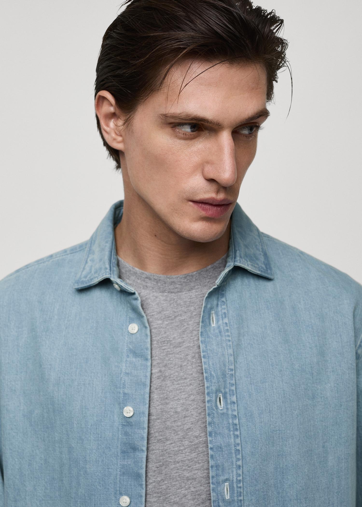 Regular fit denim shirt - Men | MANGO USA Product Image
