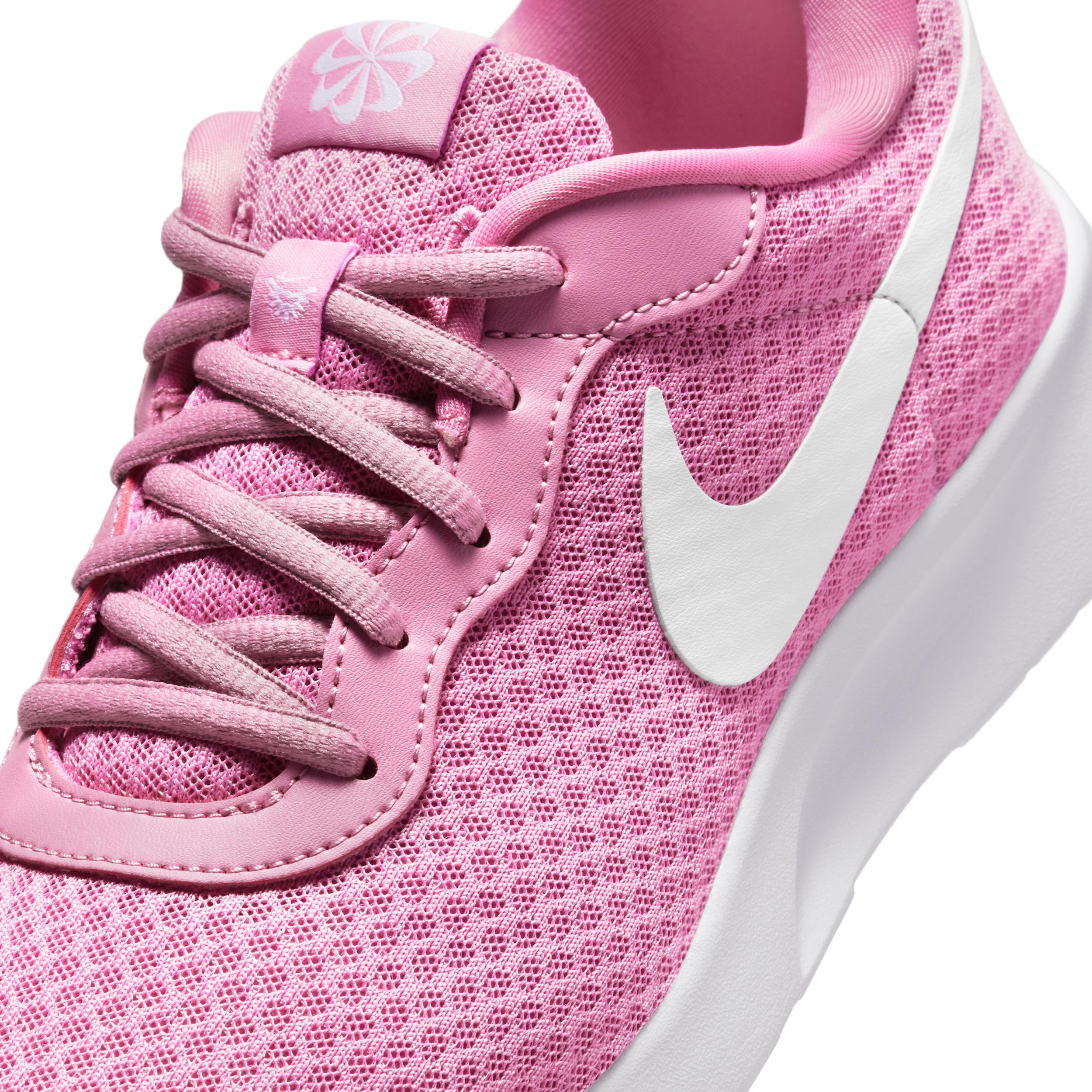 Nike Women's Tanjun EasyOn Shoes Product Image