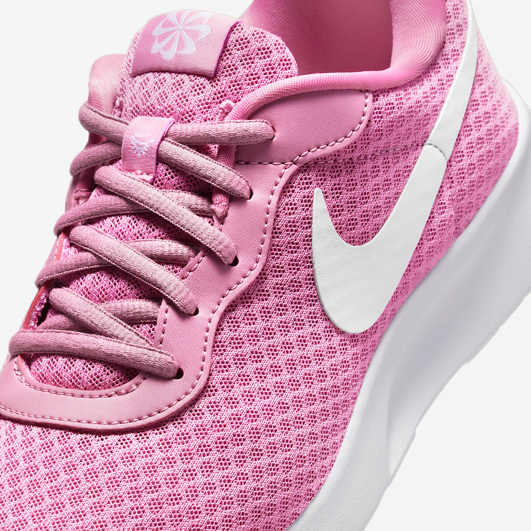 Nike Women's Tanjun EasyOn Shoes Product Image