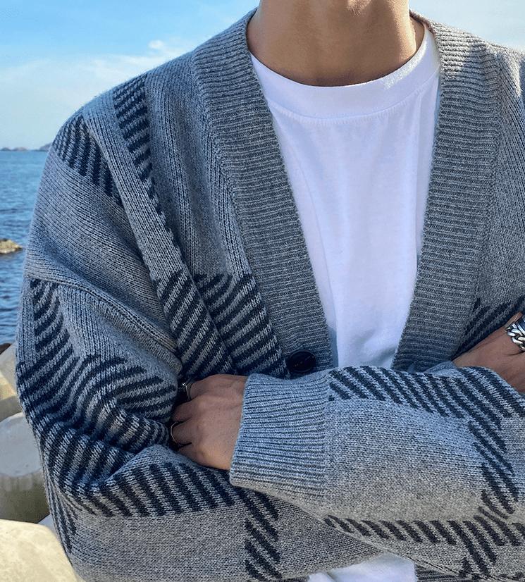 RT No. 3218 GRAY PLAID CARDIGAN Product Image