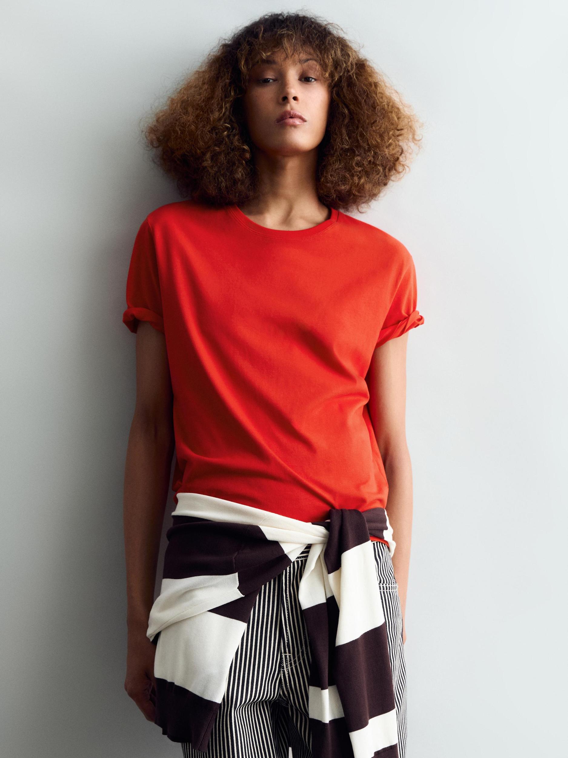 100% cotton lightweight T-shirt Product Image