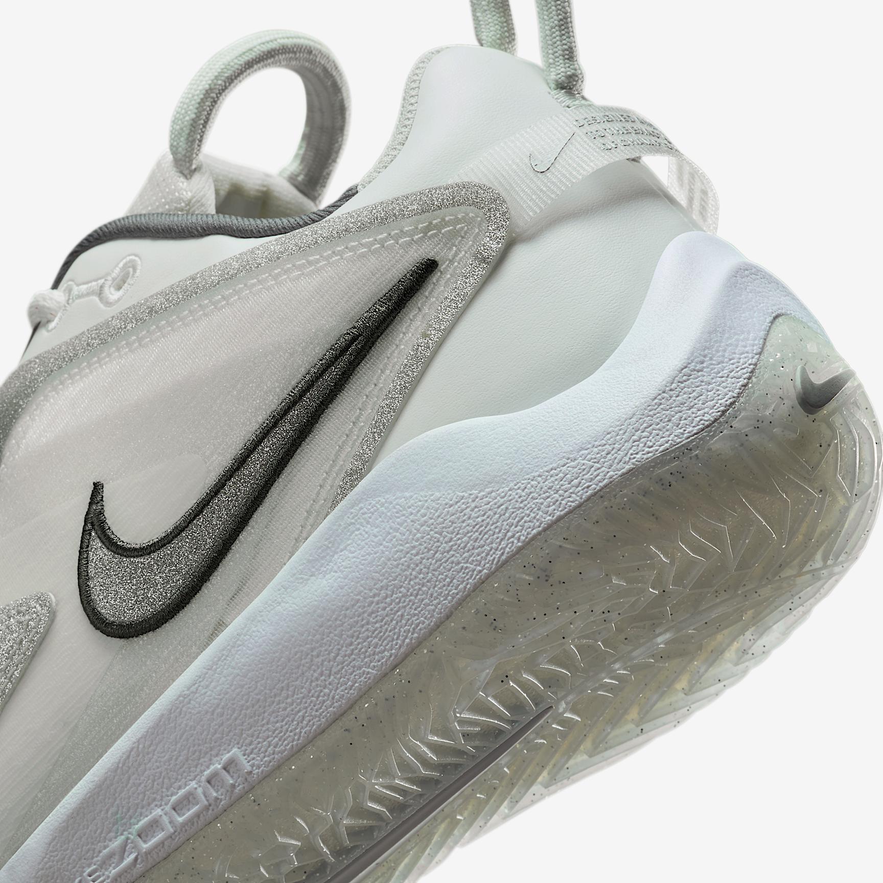 Nike Women's HyperAce 3 SE Volleyball Shoes Product Image