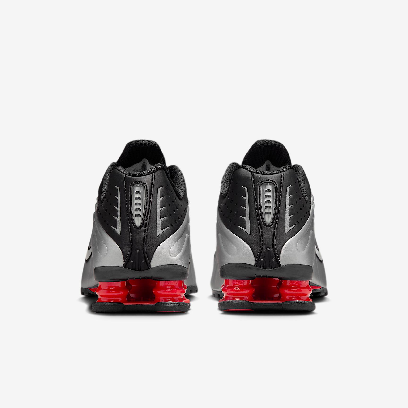 Nike Women's Shox R4 Shoes Product Image