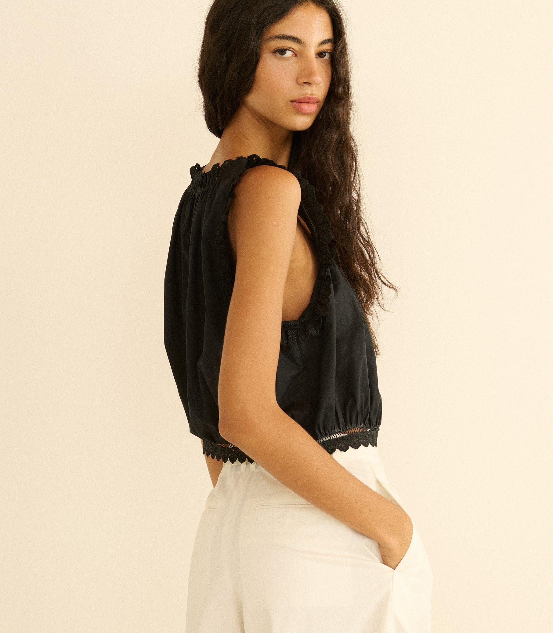 TRAVELER TOP -- BLACK Product Image