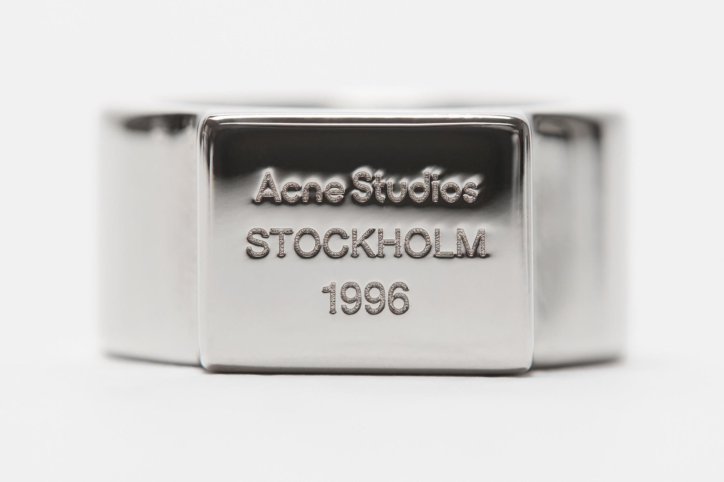 Logo engraved signet ring Product Image