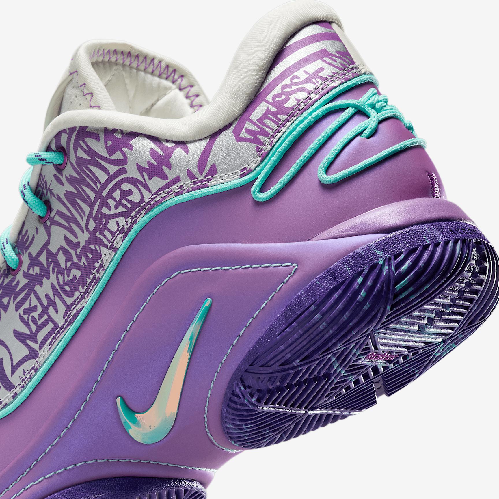 Nike Men's LeBron XXII âMogulâ Basketball Shoes Product Image