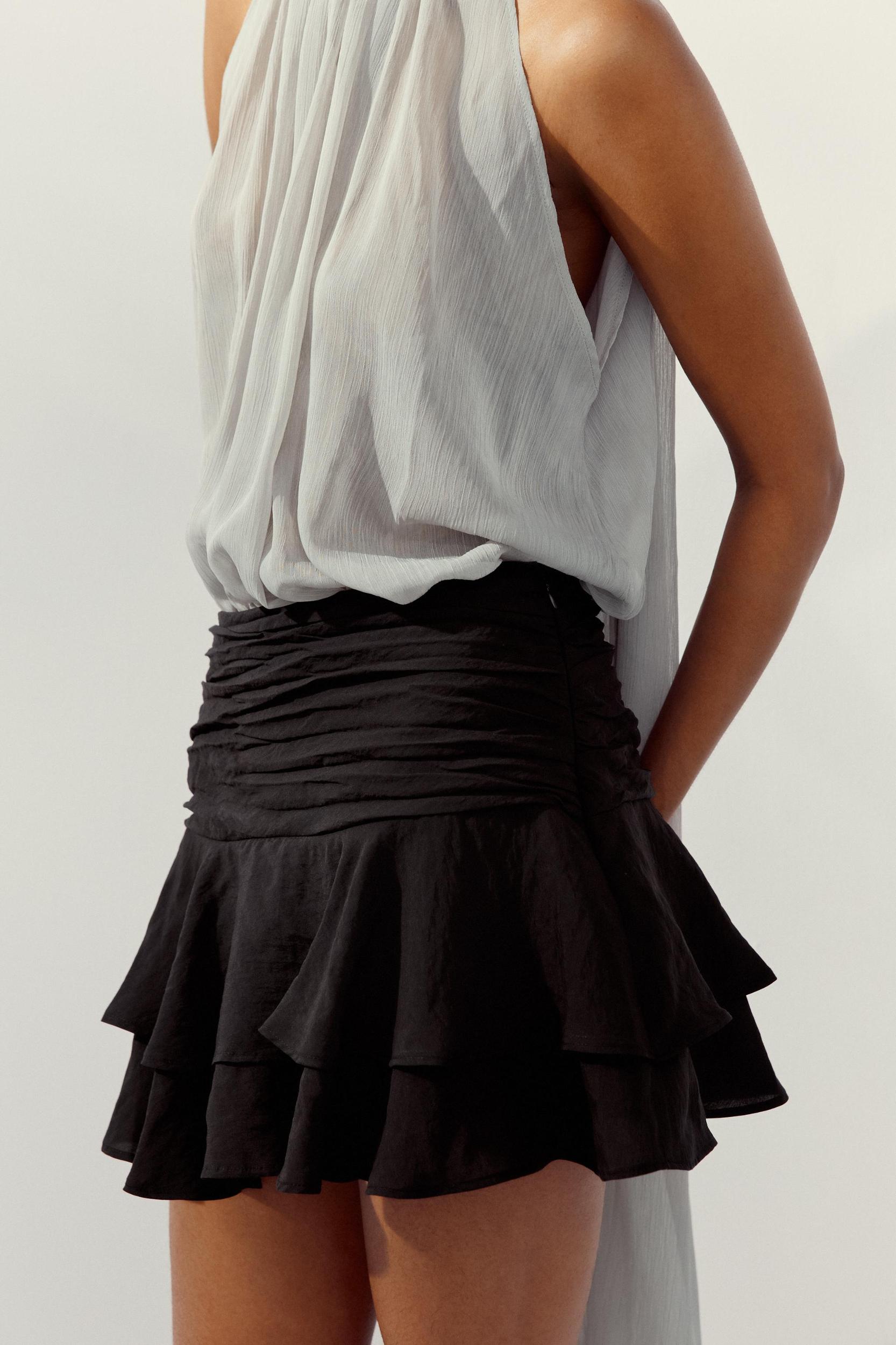 RUFFLE SKORT Product Image
