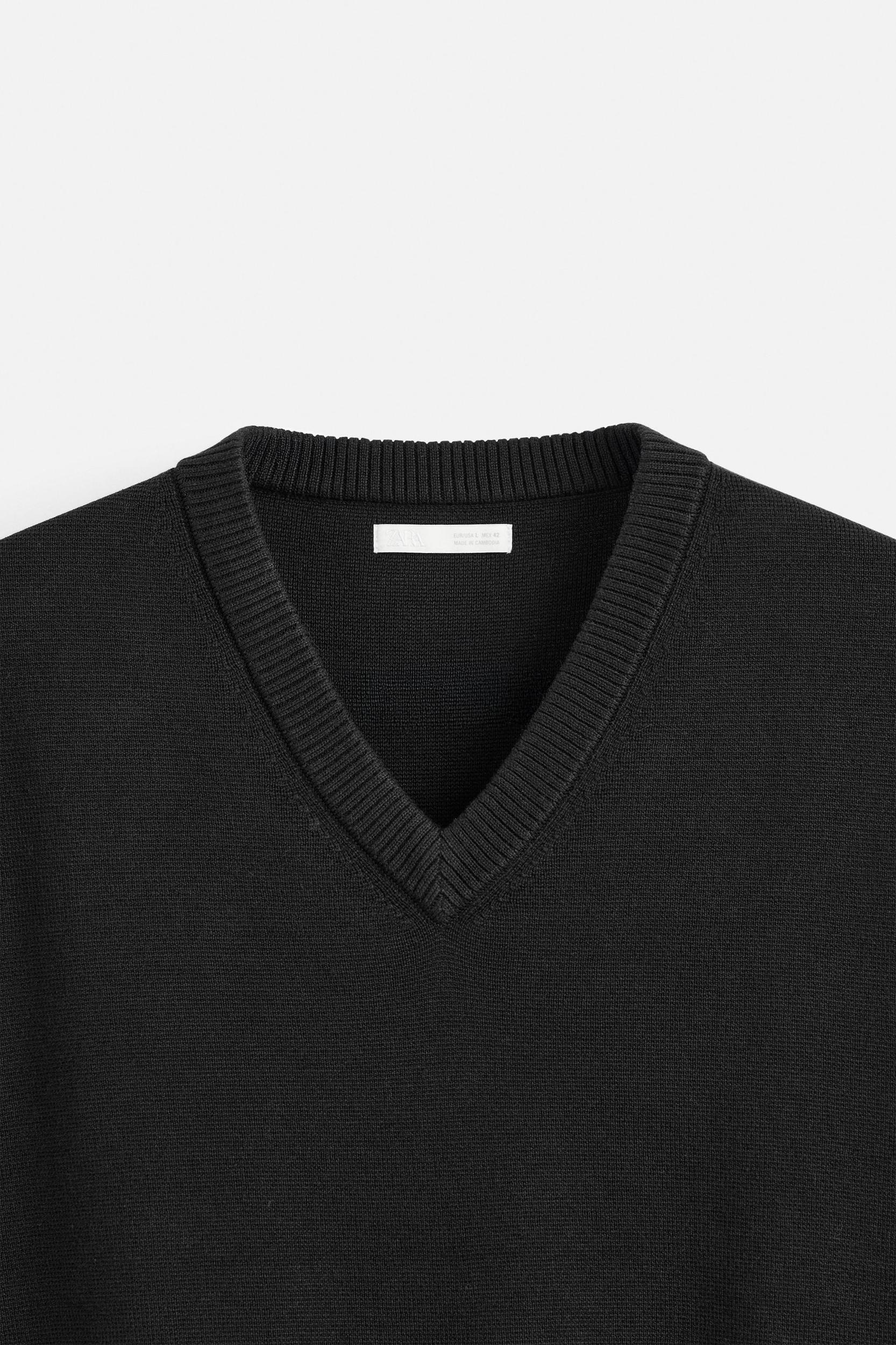 CROPPED FIT KNIT VEST Product Image