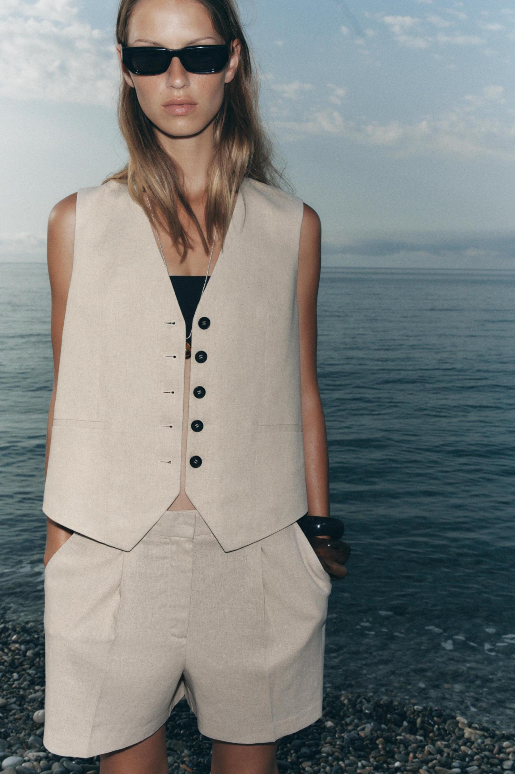 HIGH-WAISTED LINEN SHORTS Product Image