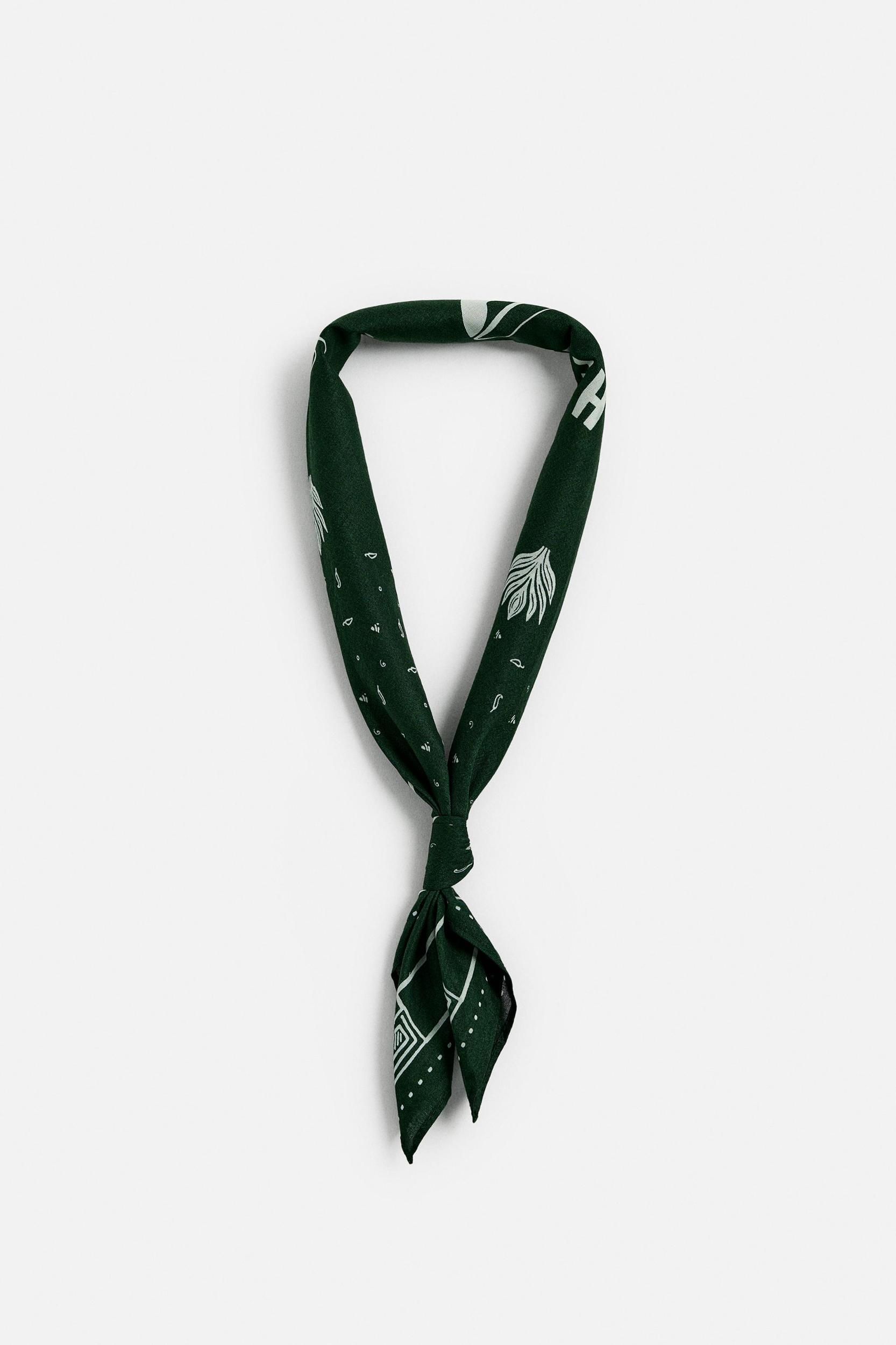 CONTRAST PRINT BANDANA Product Image