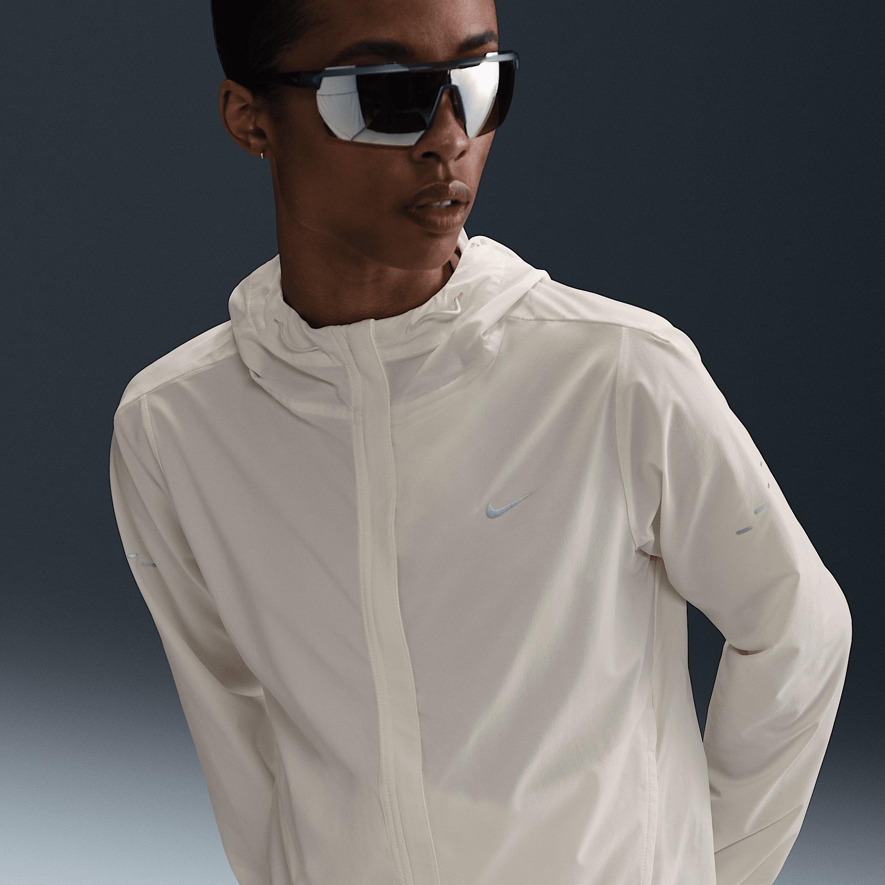 Nike Womens Swift Repel Packable Running Jacket | HQ0650-010 Product Image