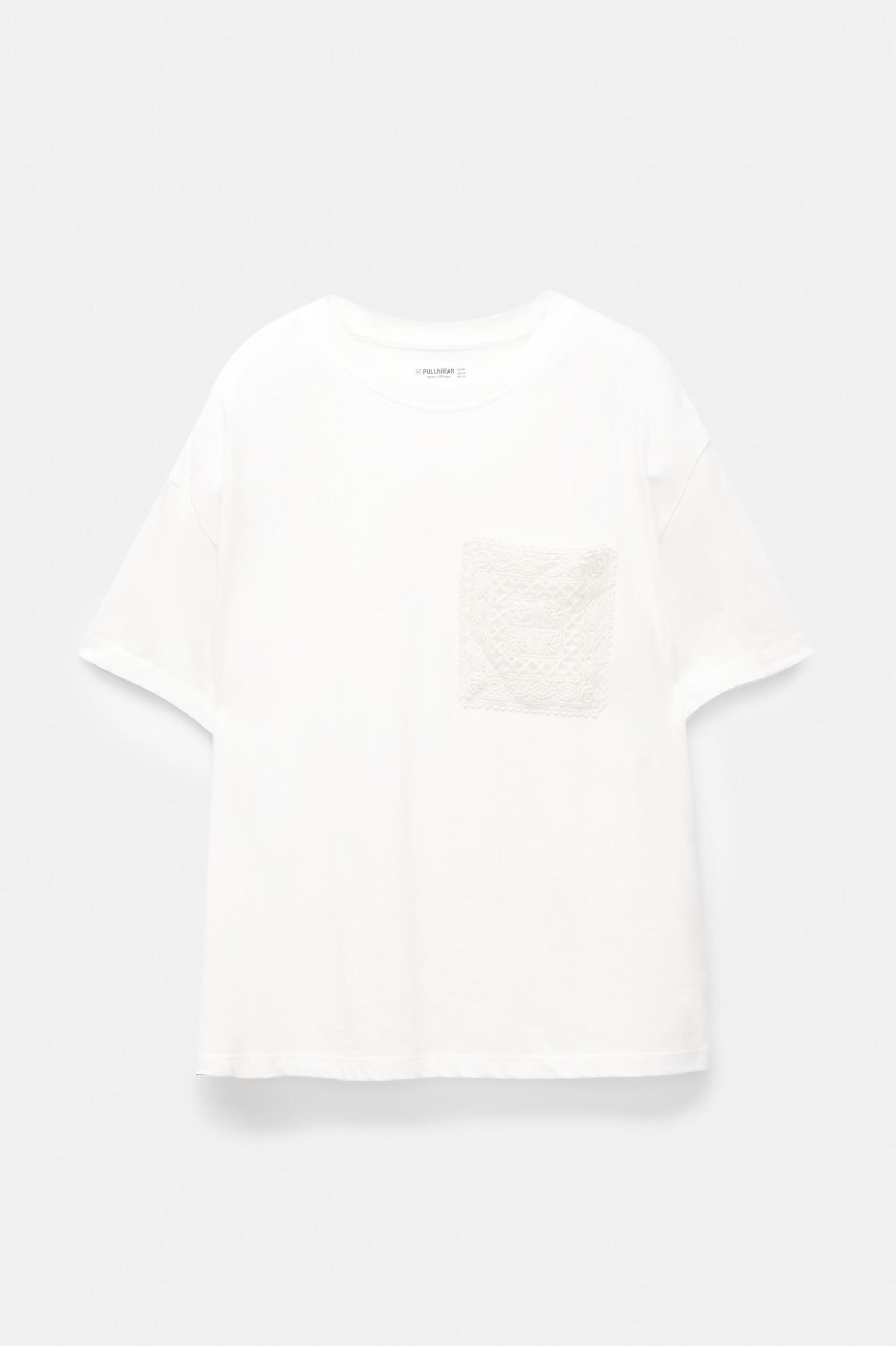 T-shirt with crochet pocket Product Image
