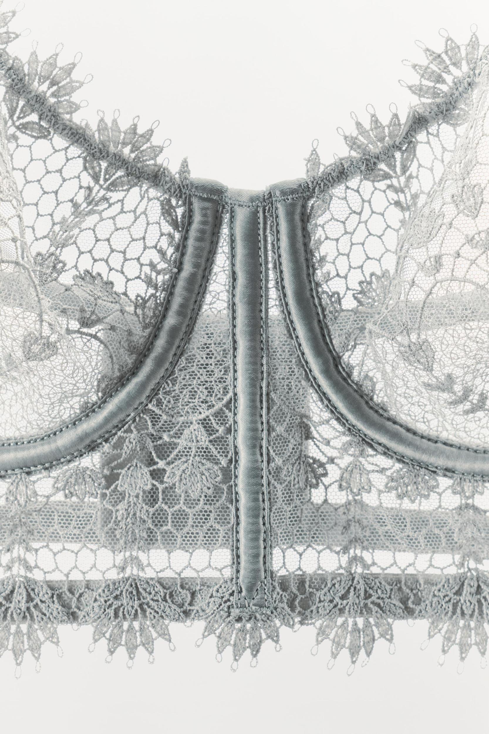 GUIPURE LACE THONG Product Image