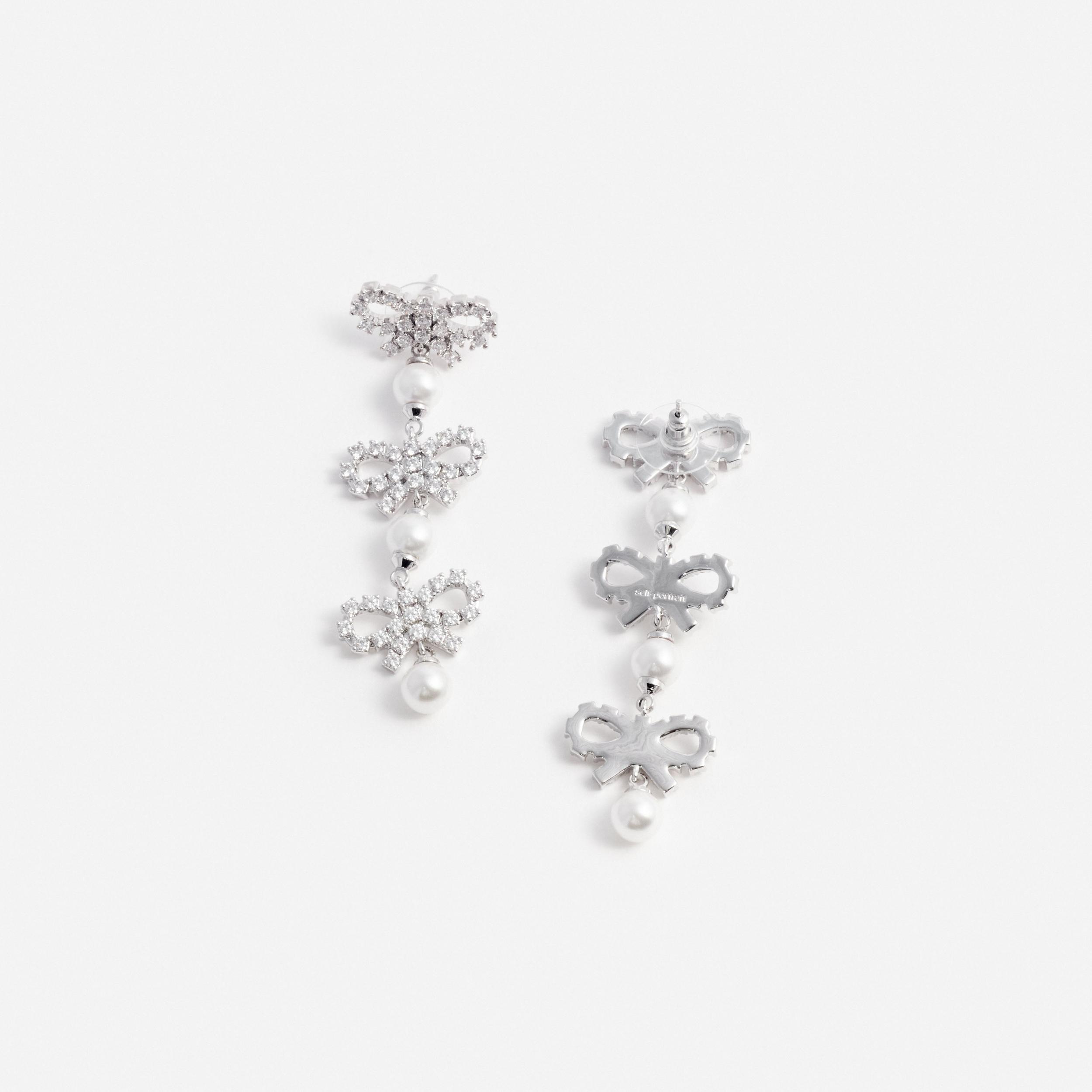 Micro Bow Pearl Tiered Earrings Product Image