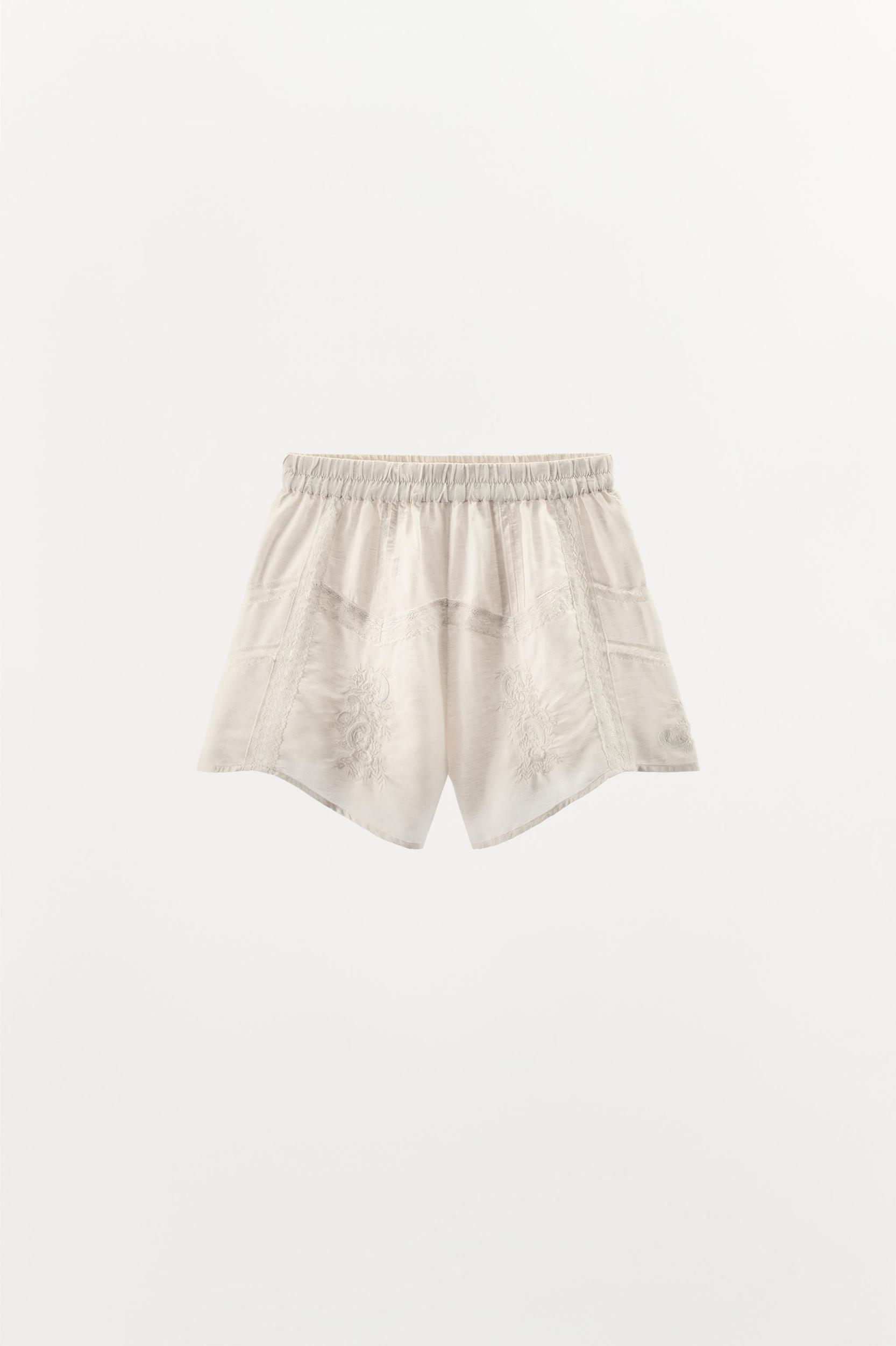 EMBROIDERED LACE SHORTS Product Image