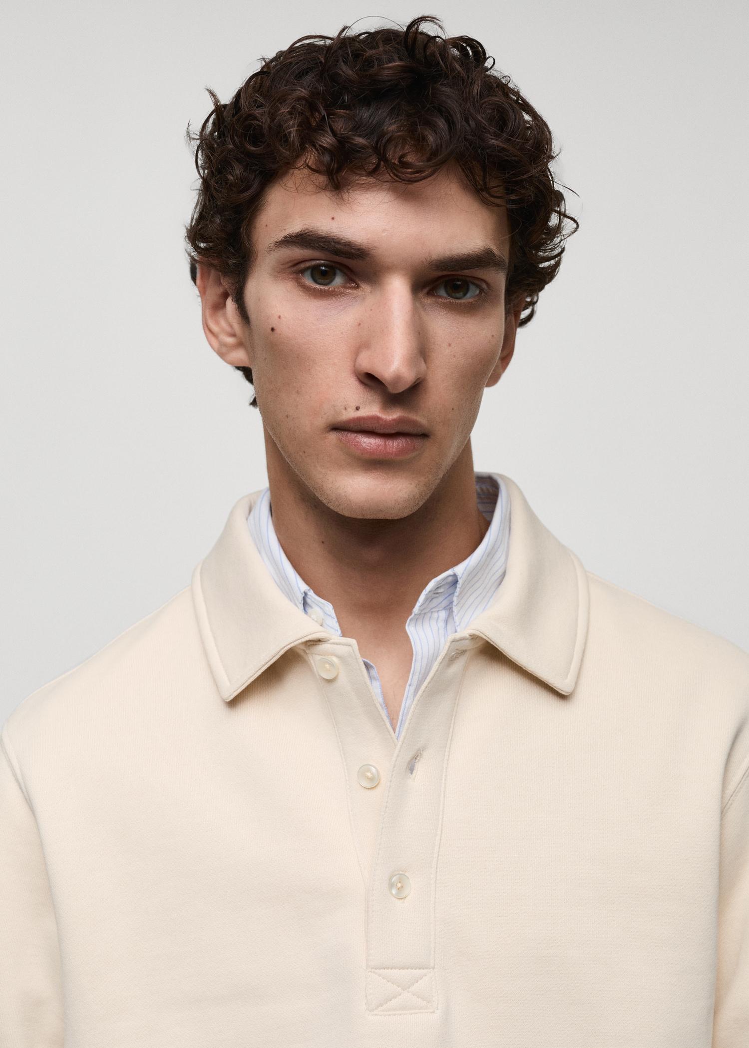 Brushed regular-fit polo sweatshirt - Men | MANGO USA Product Image