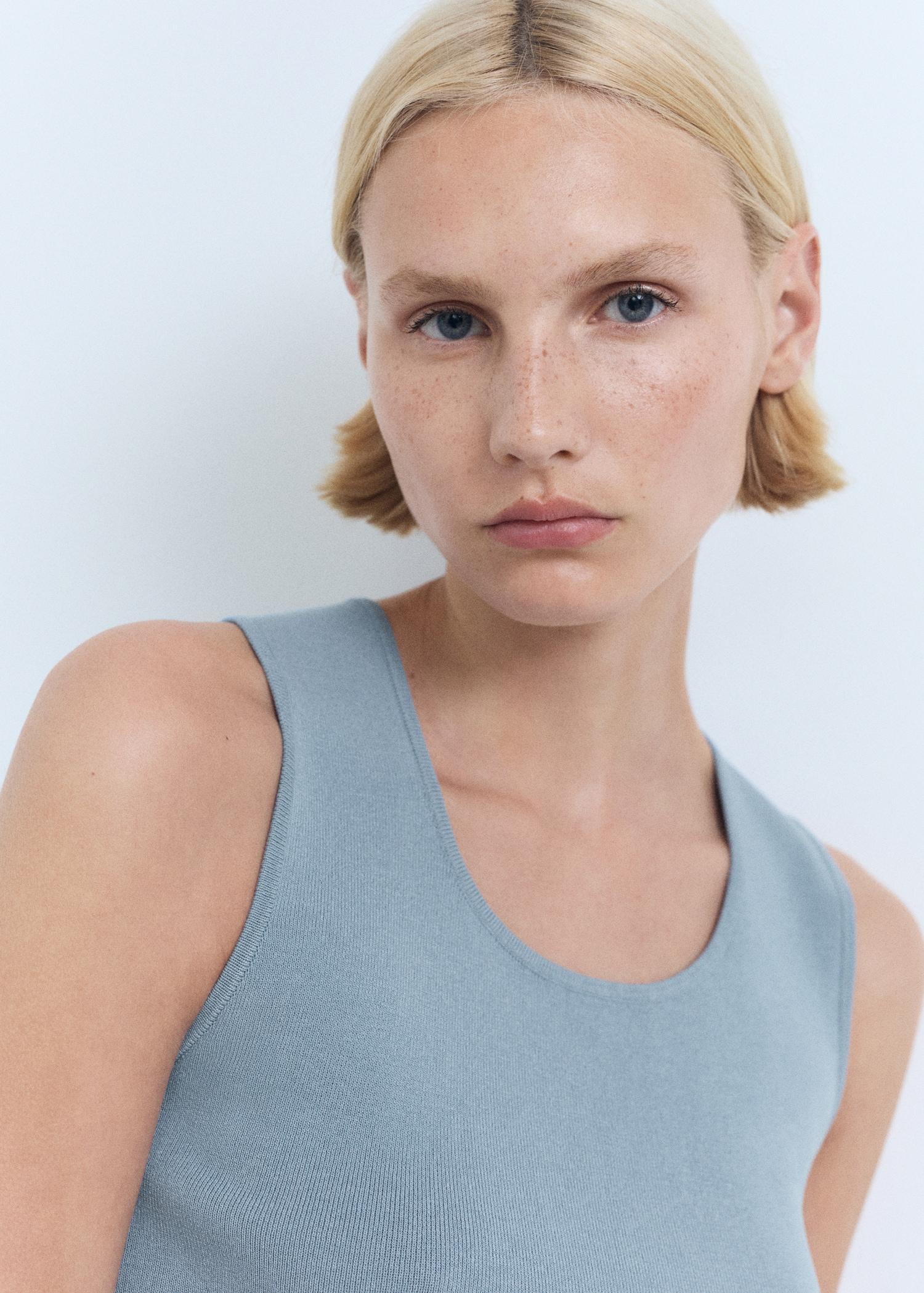 Low-cut knitted crop top - Women | MANGO USA Product Image