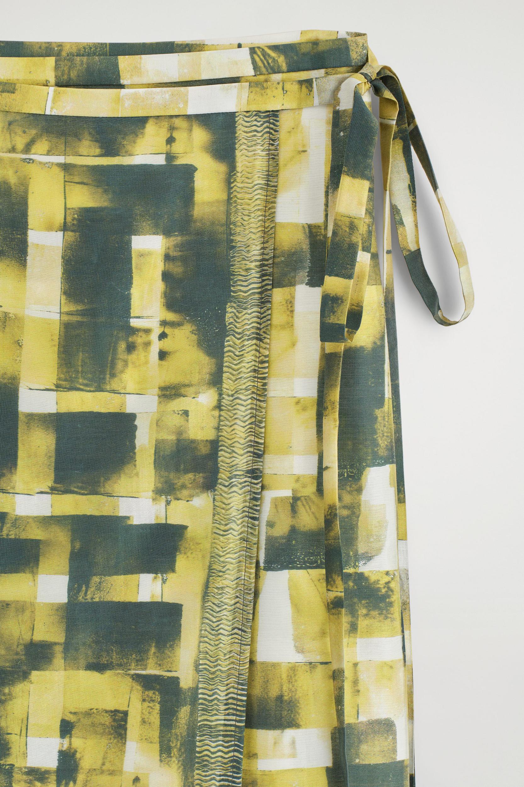 PRINTED MIDI WRAP SKIRT Product Image