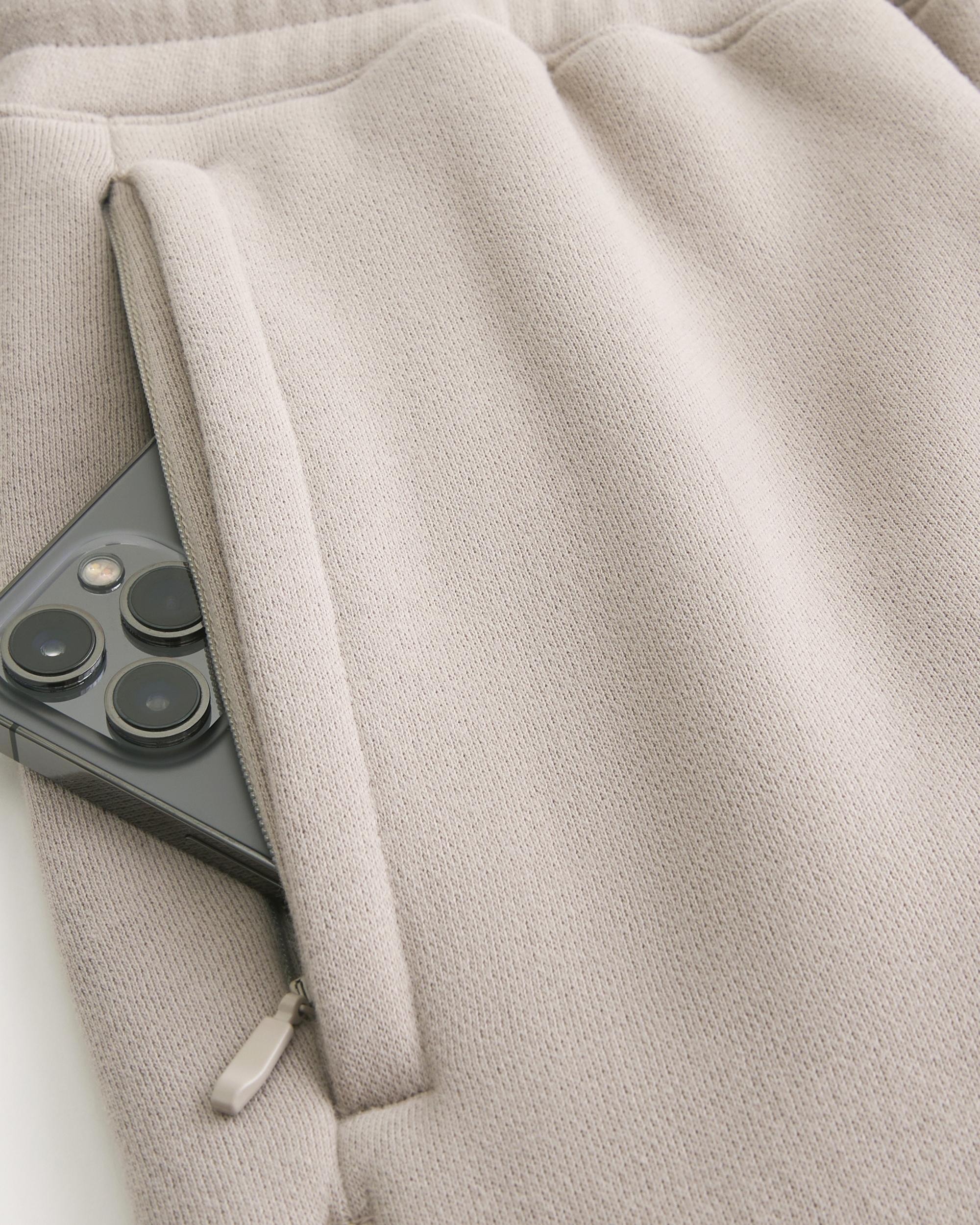 Mid-Thigh Loose Fleece Shorts Product Image