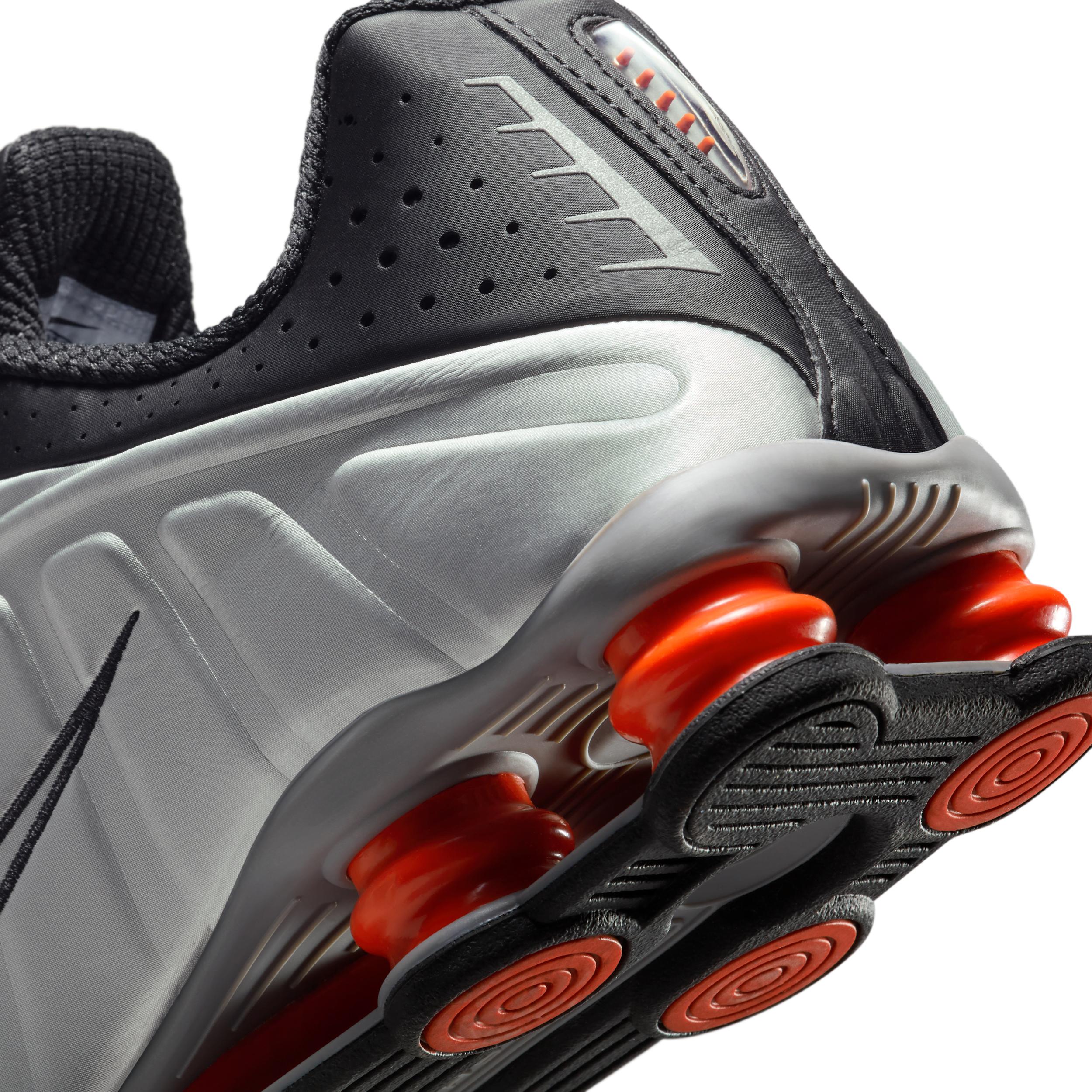 Nike Men's Shox R4 Shoes Product Image