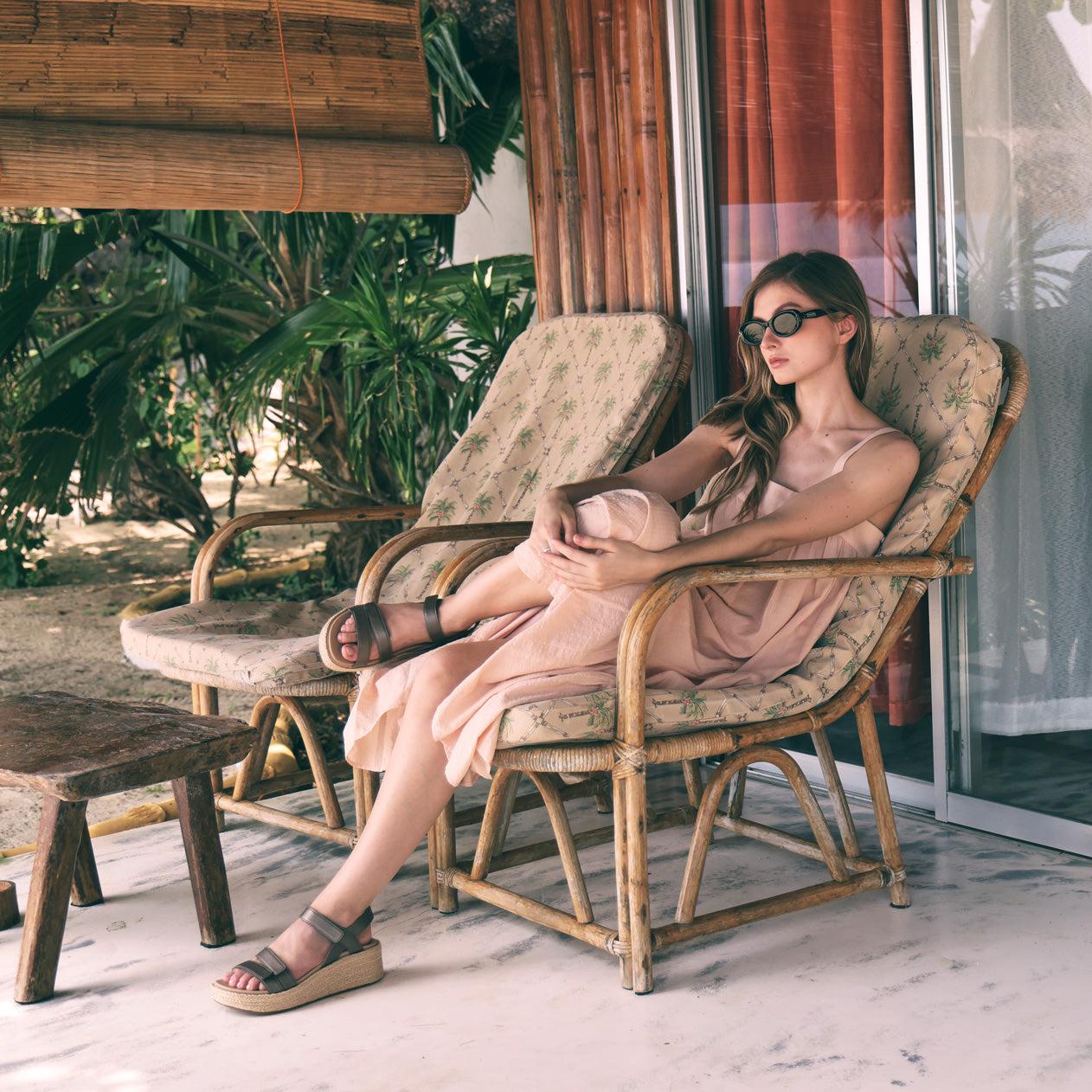 Solstice Strap Metatarsal Female Product Image