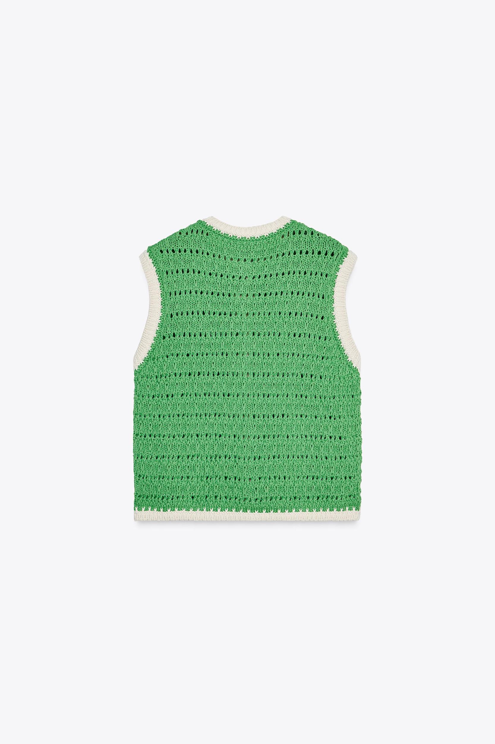 LARGE BUTTON KNIT VEST TOP Product Image