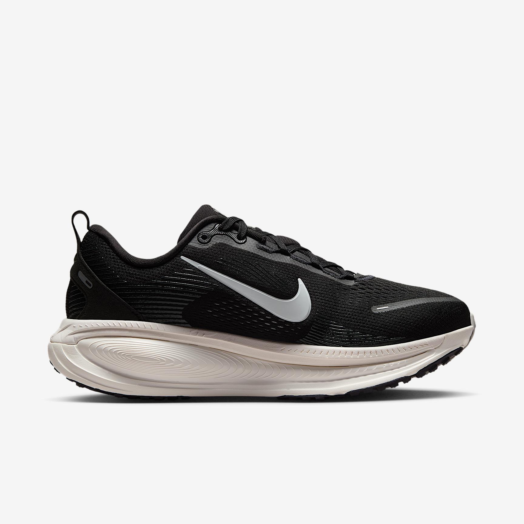 Nike Women's Vomero 18 Road Running Shoes (Extra Wide) Product Image