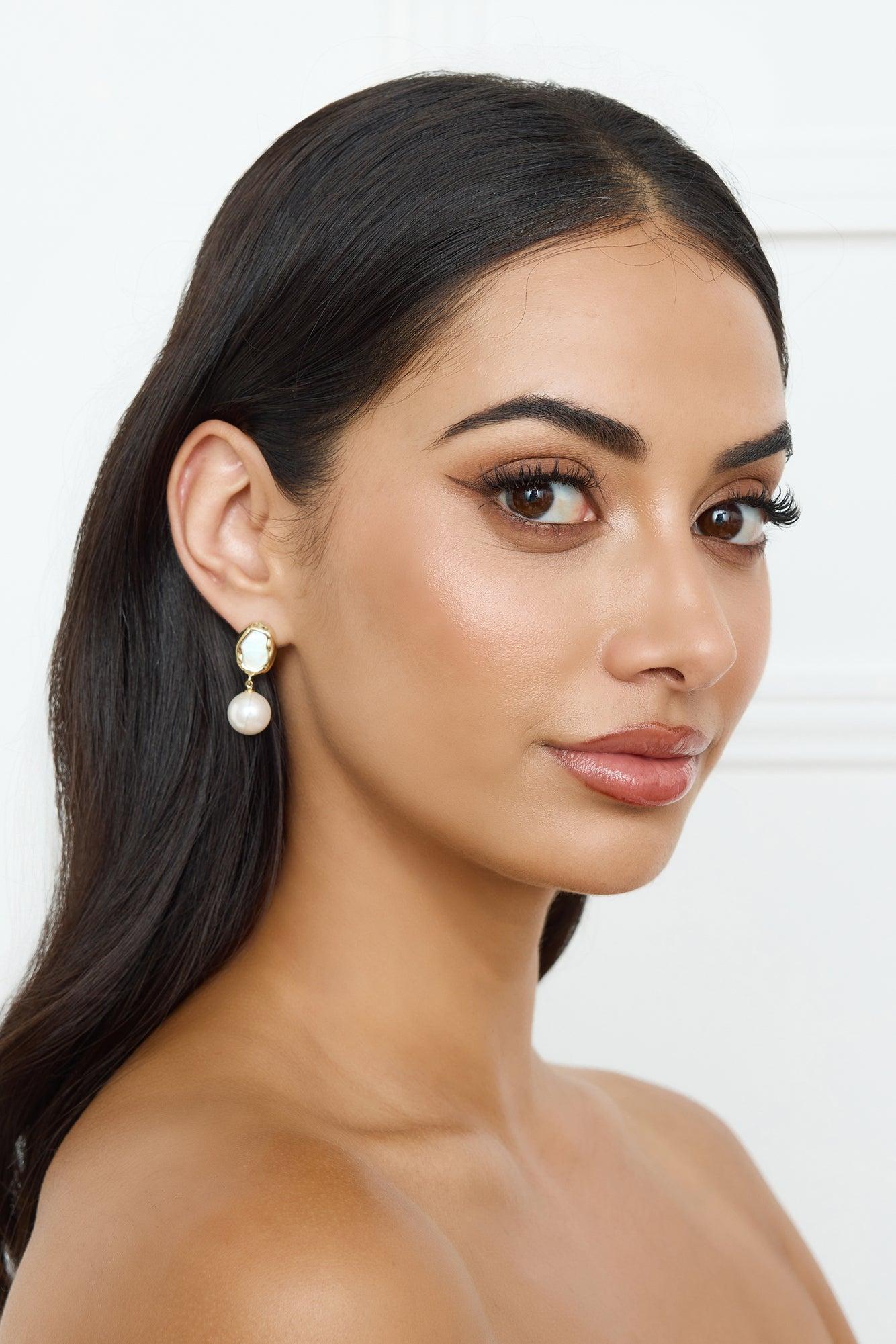 Moonbeam Earrings Gold Product Image