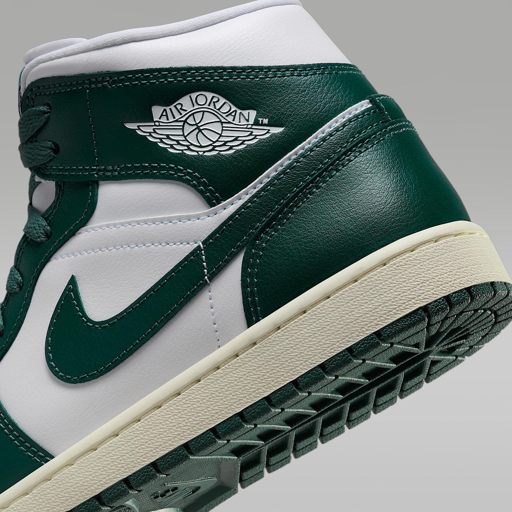 Air Jordan 1 Mid Women's Shoes Product Image