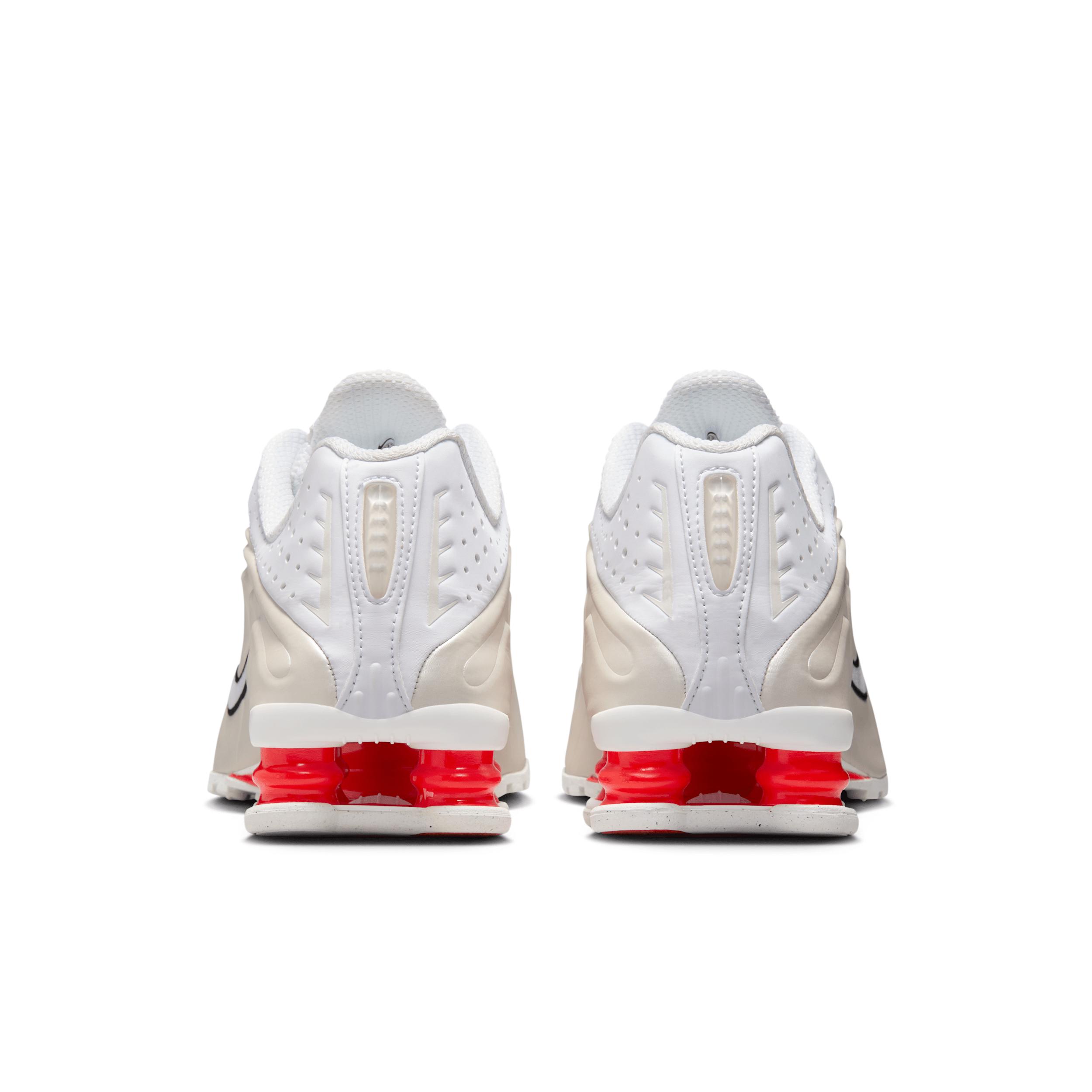 Nike Women's Shox R4 Shoes Product Image