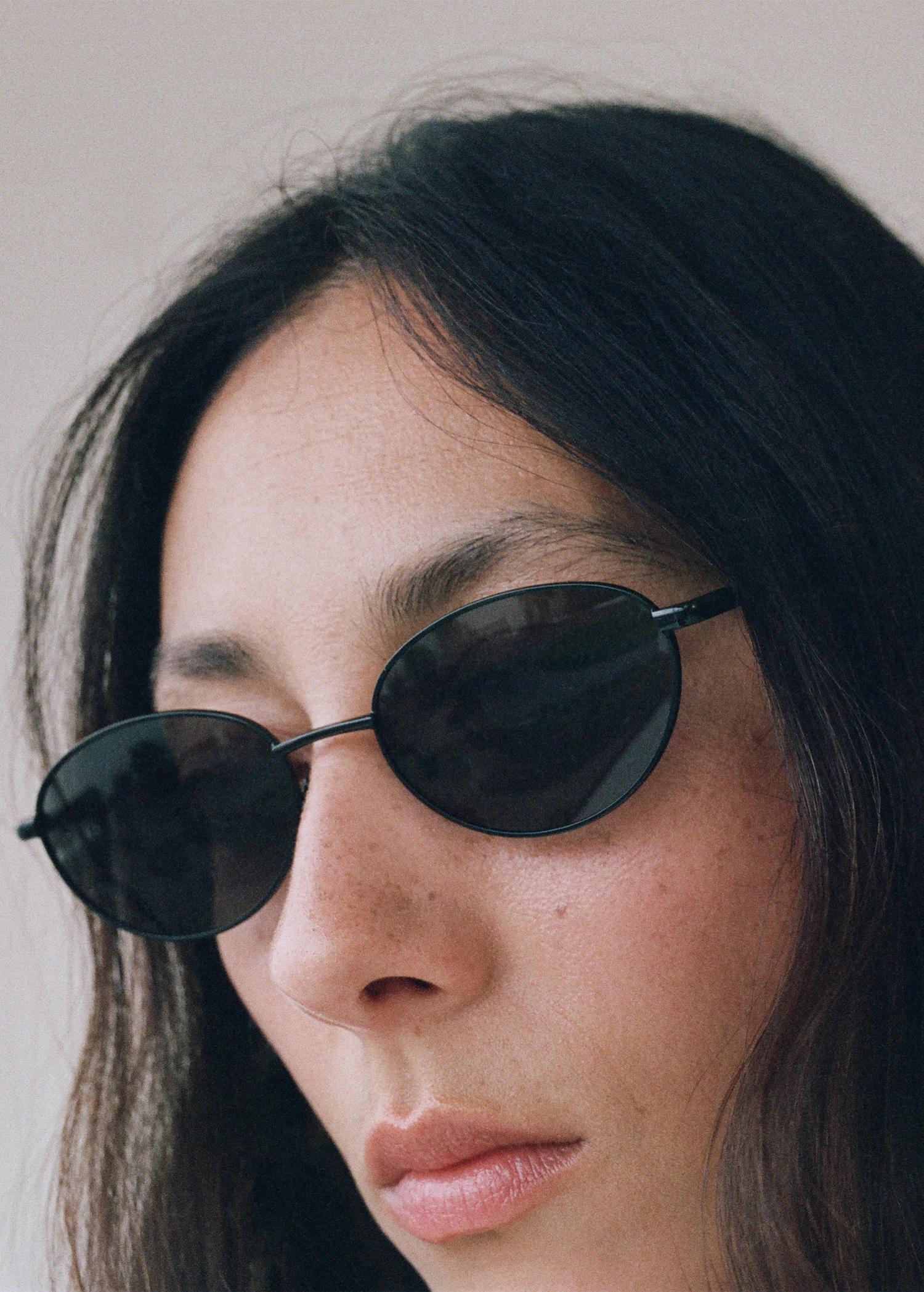 Metallic frame sunglasses - Women | MANGO USA Product Image