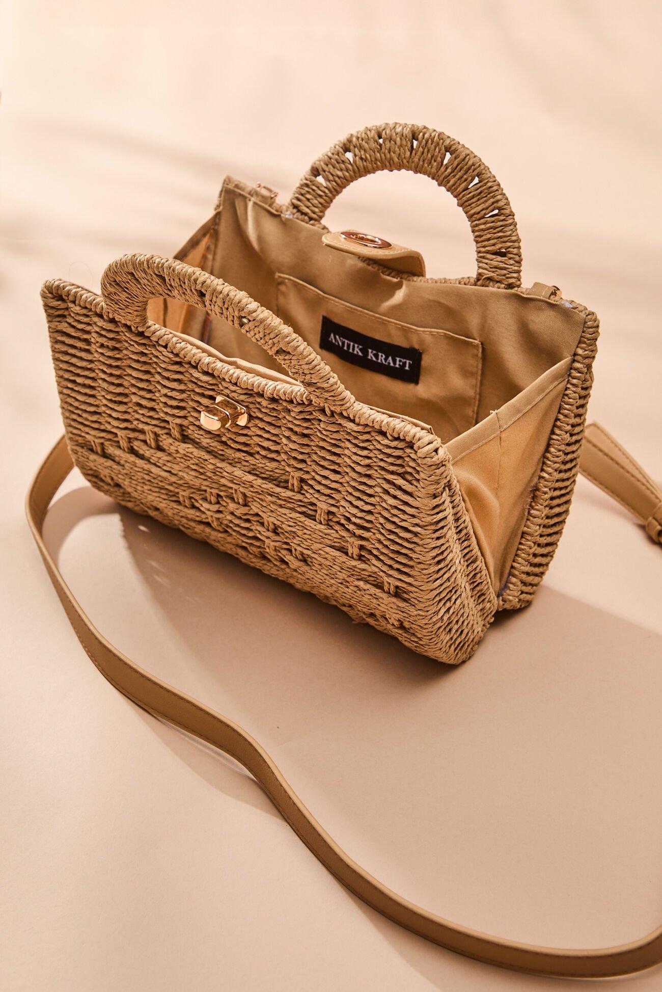 Raffia Retreat Crossbody Bag Product Image