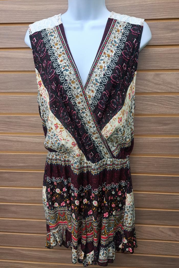 Floral & lace romper 1 button back Product Image
