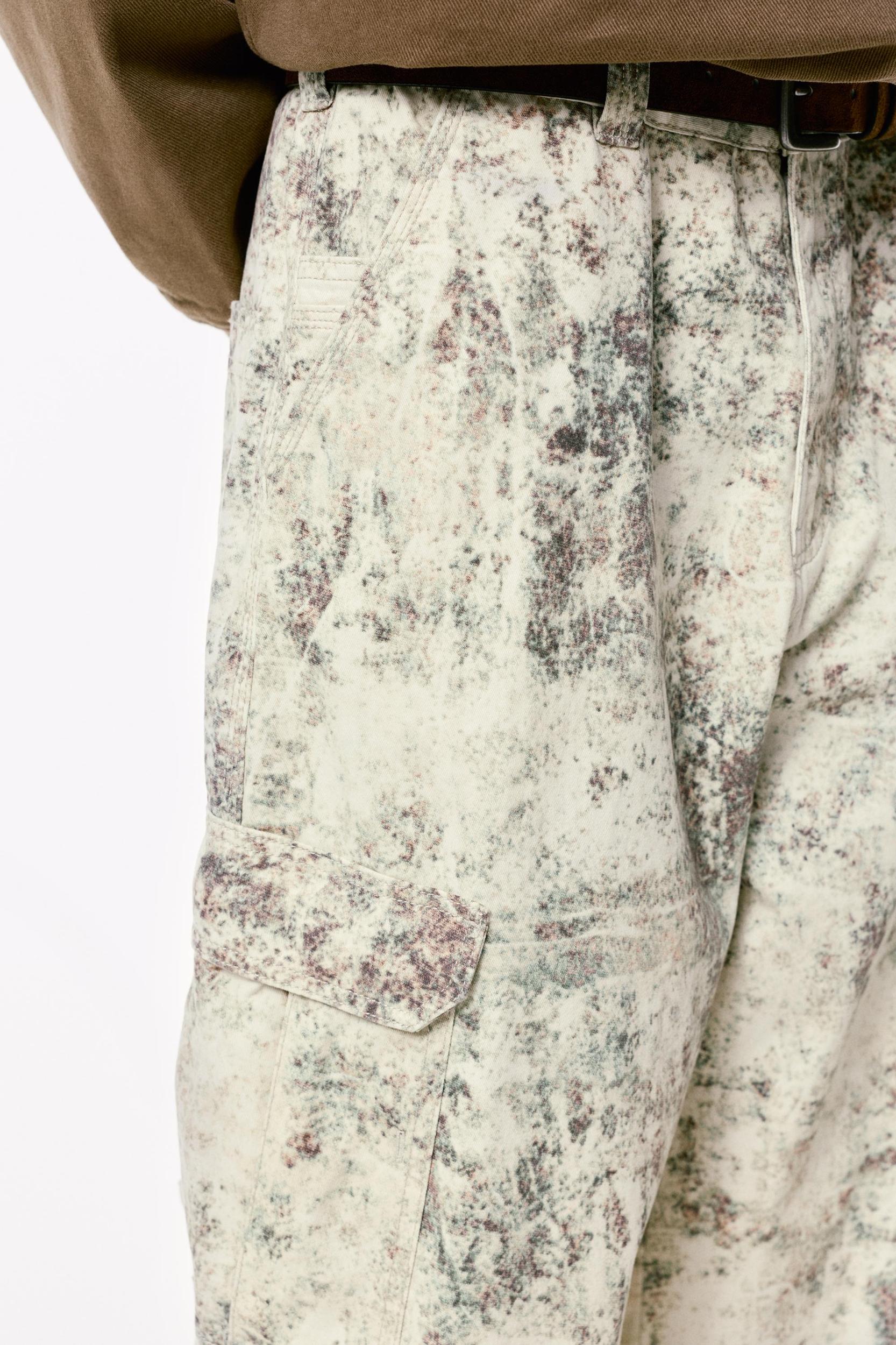 Baggy cargo trousers Product Image