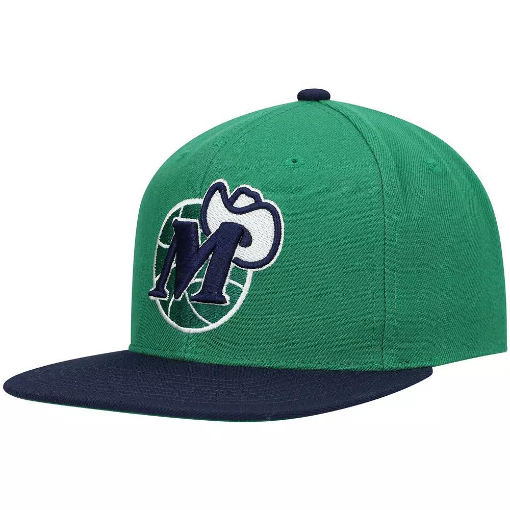 Men's Mitchell & Ness Green/Navy Dallas Mavericks Hardwood Classics Team Two-Tone 2.0 Snapback Hat Product Image