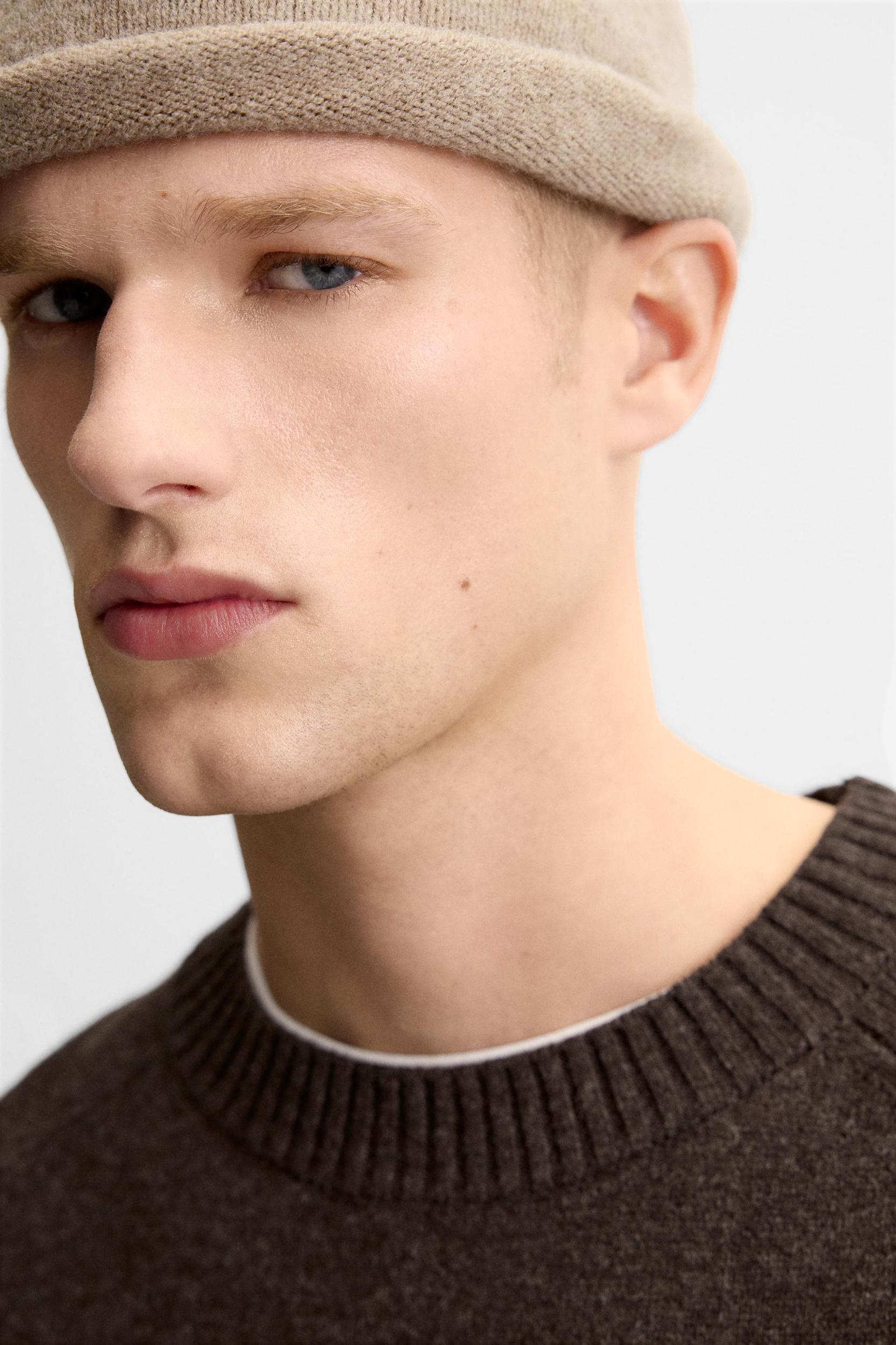 WOOL KNIT VEST Product Image