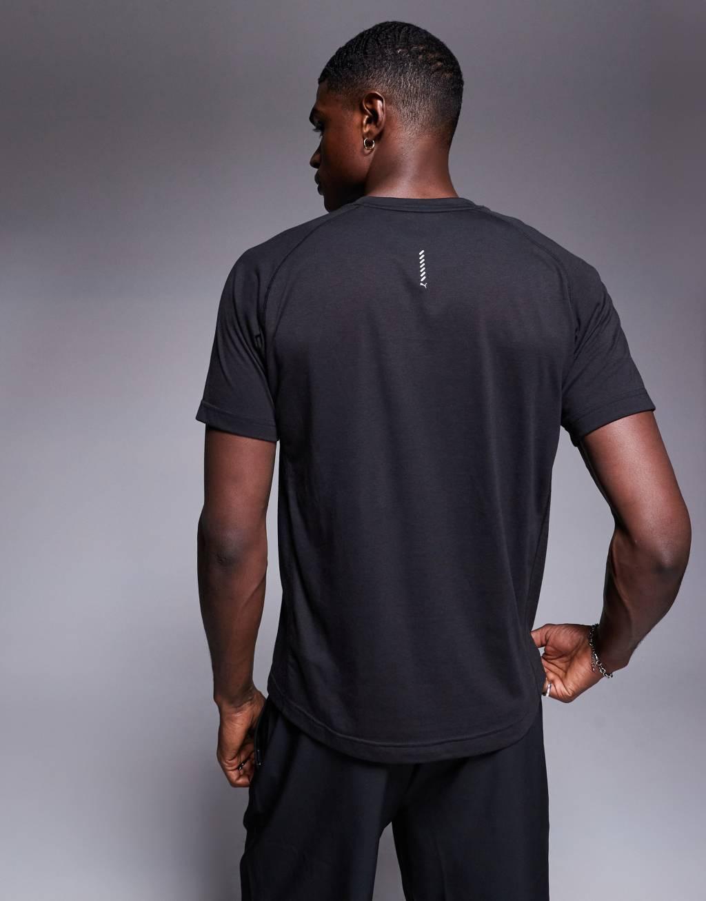 PUMA Run Short Sleeve Tee in black Product Image