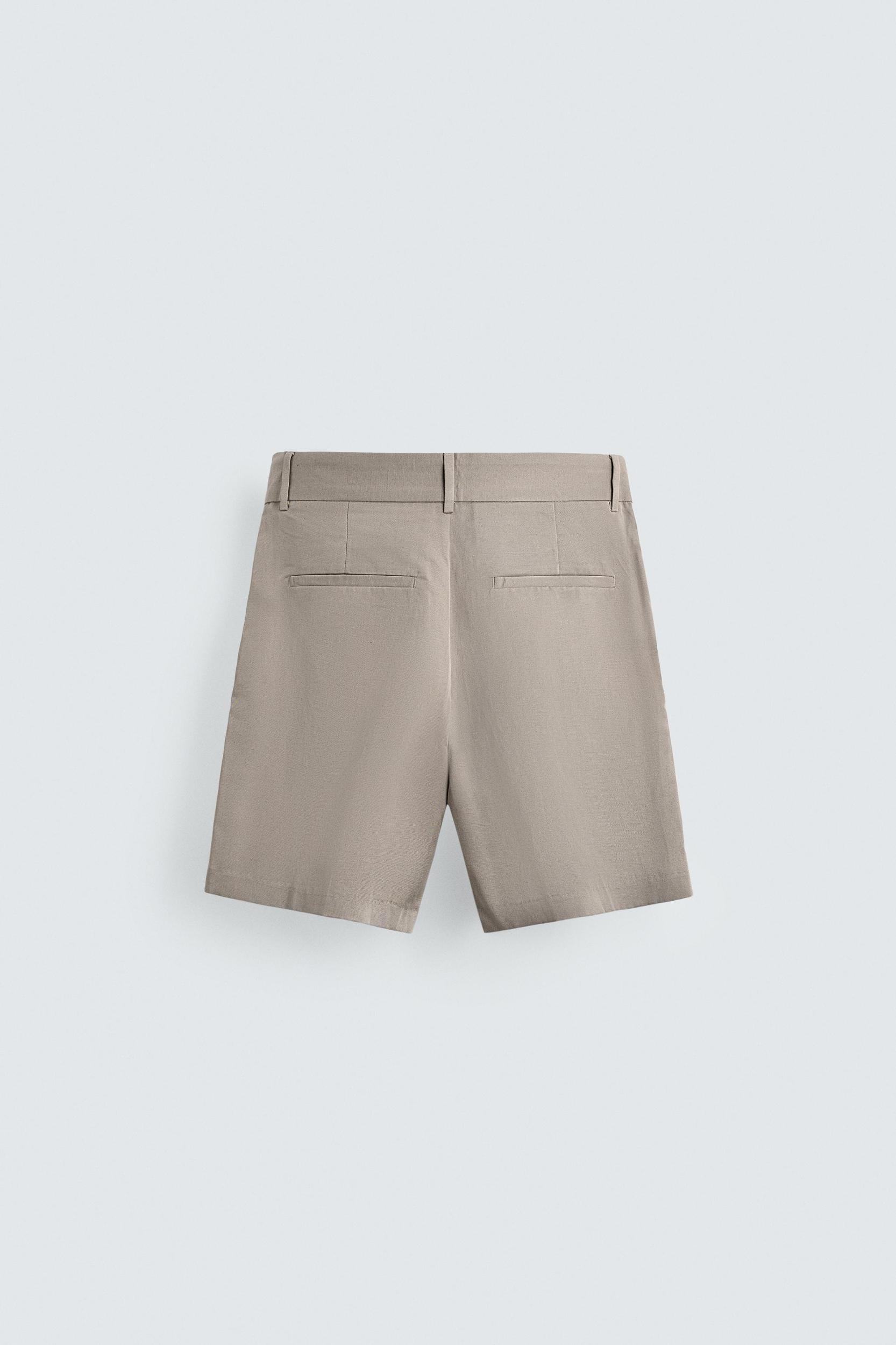 RELAXED FIT PLEATED SHORTS Product Image
