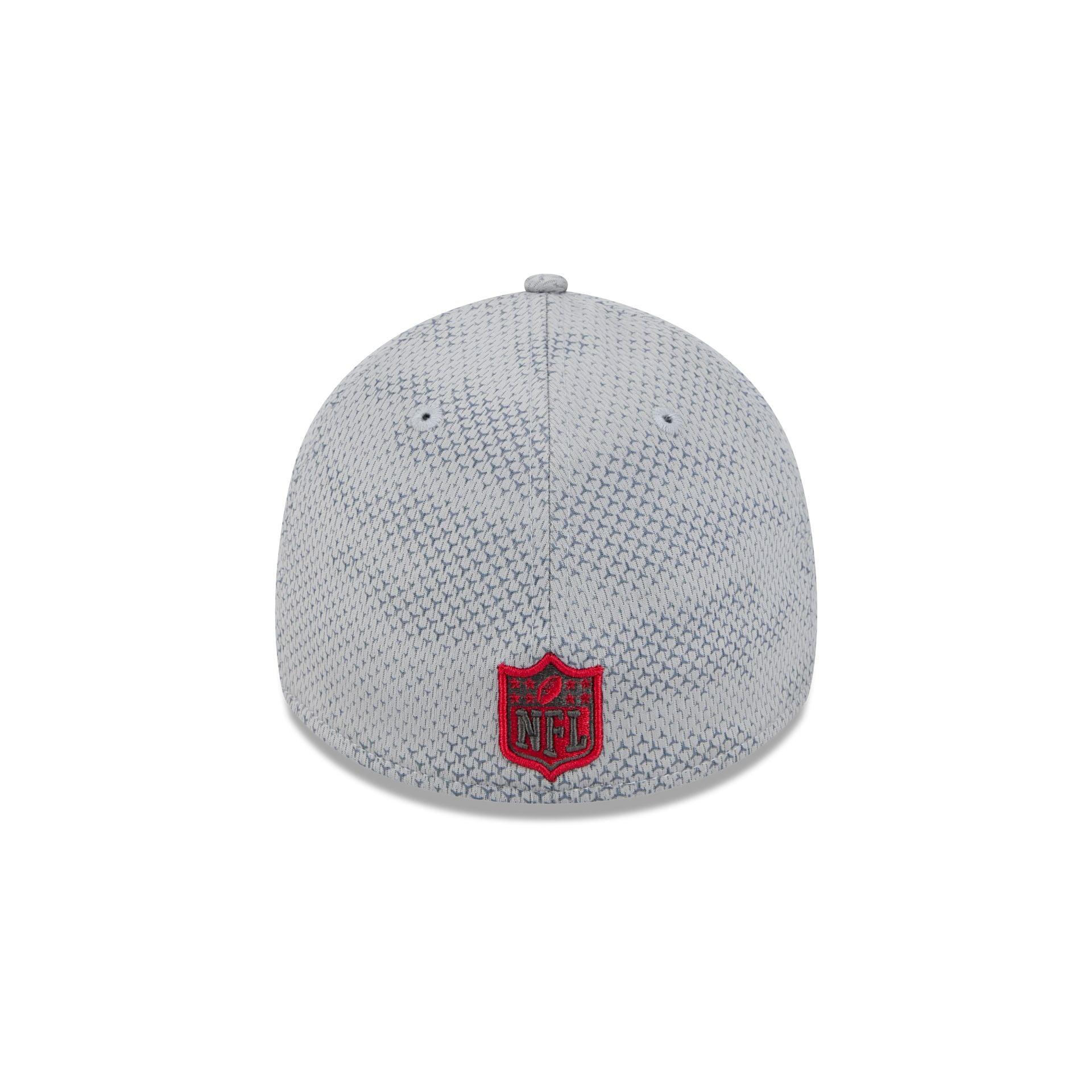 Tampa Bay Buccaneers 2024 Sideline Gray 39THIRTY Stretch Fit Hat Male Product Image
