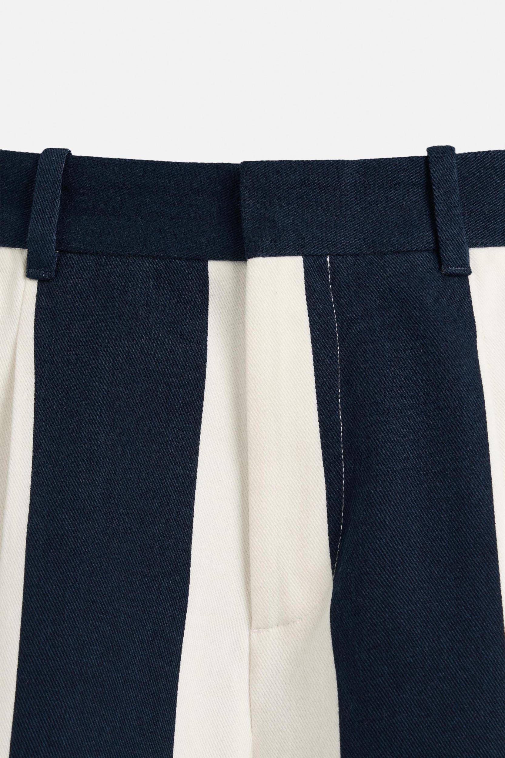 PLEATED STRIPED SHORTS Product Image