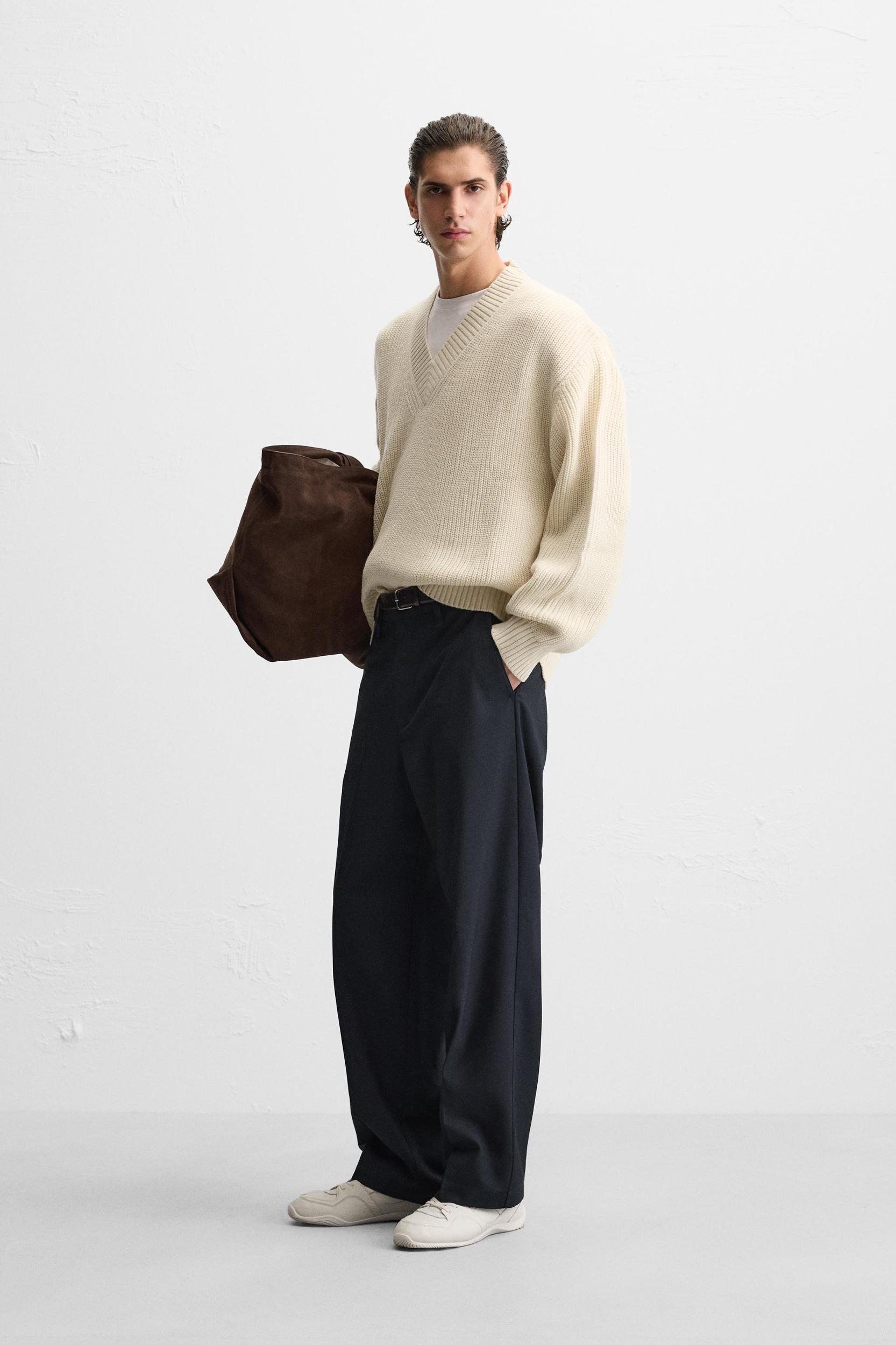 V-NECK STRUCTURED SWEATER Product Image