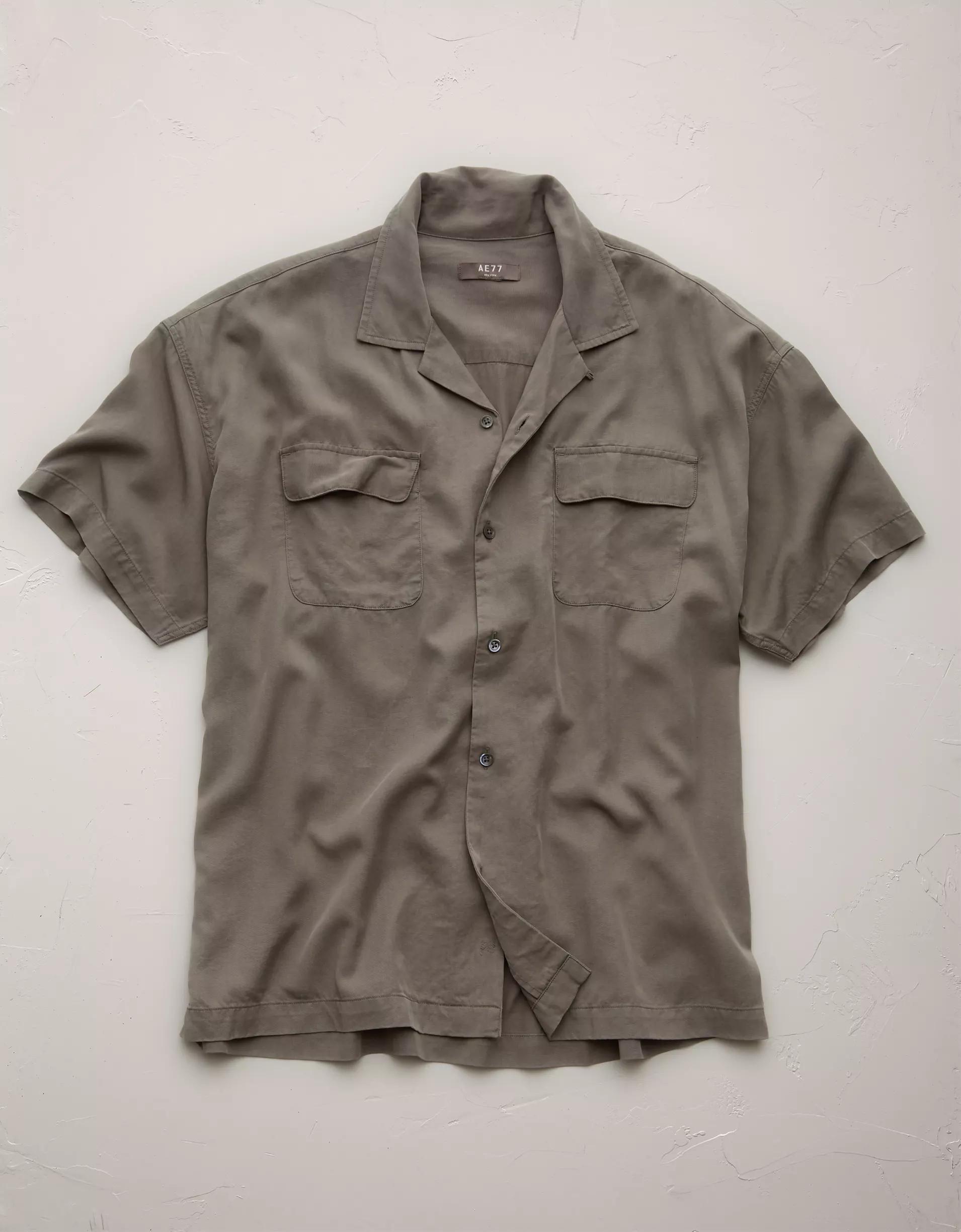 AE77 Premium Relaxed Short-Sleeve Button-Up Shirt Product Image